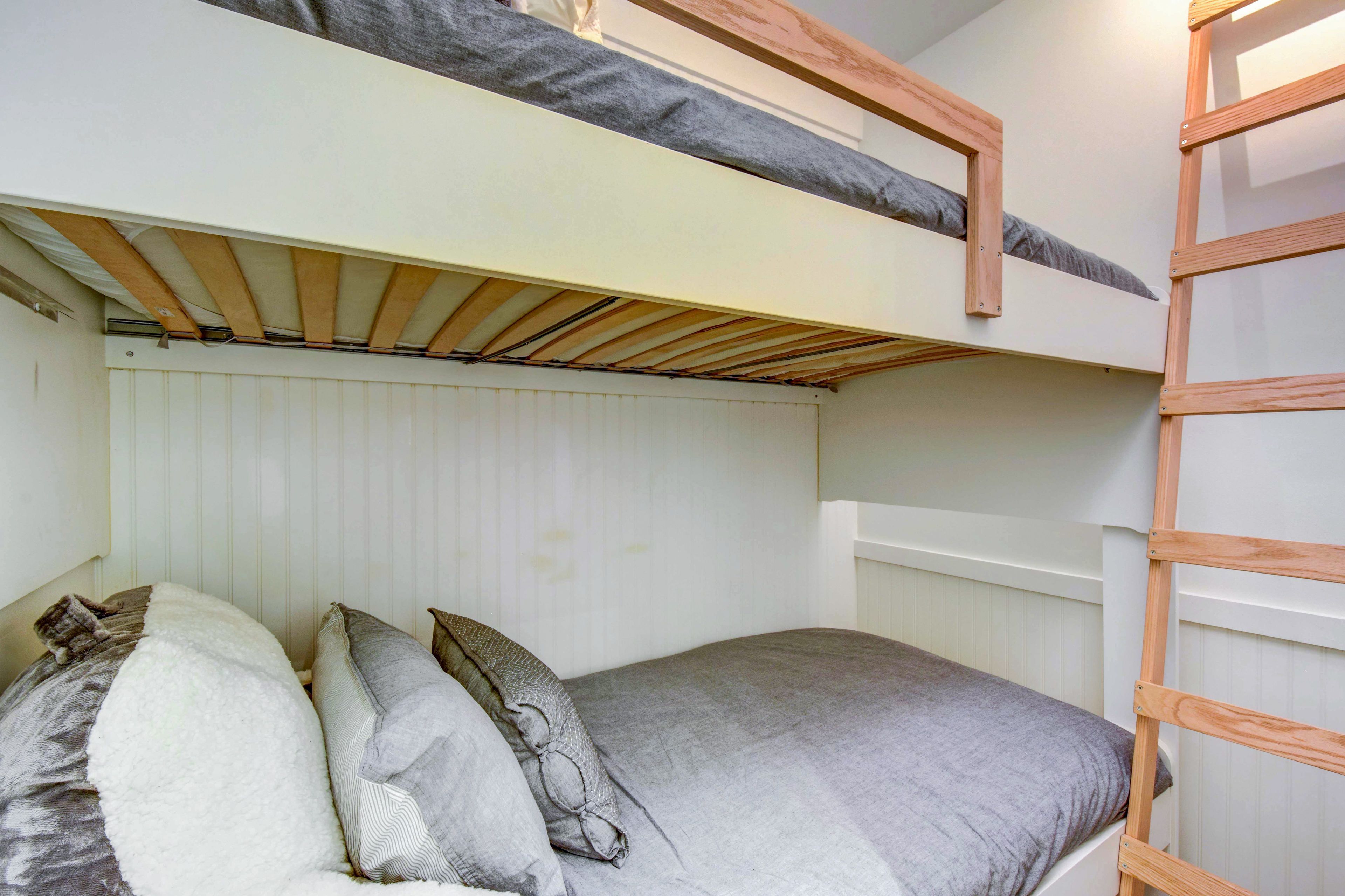 Bunk Room | Twin Bunk Bed