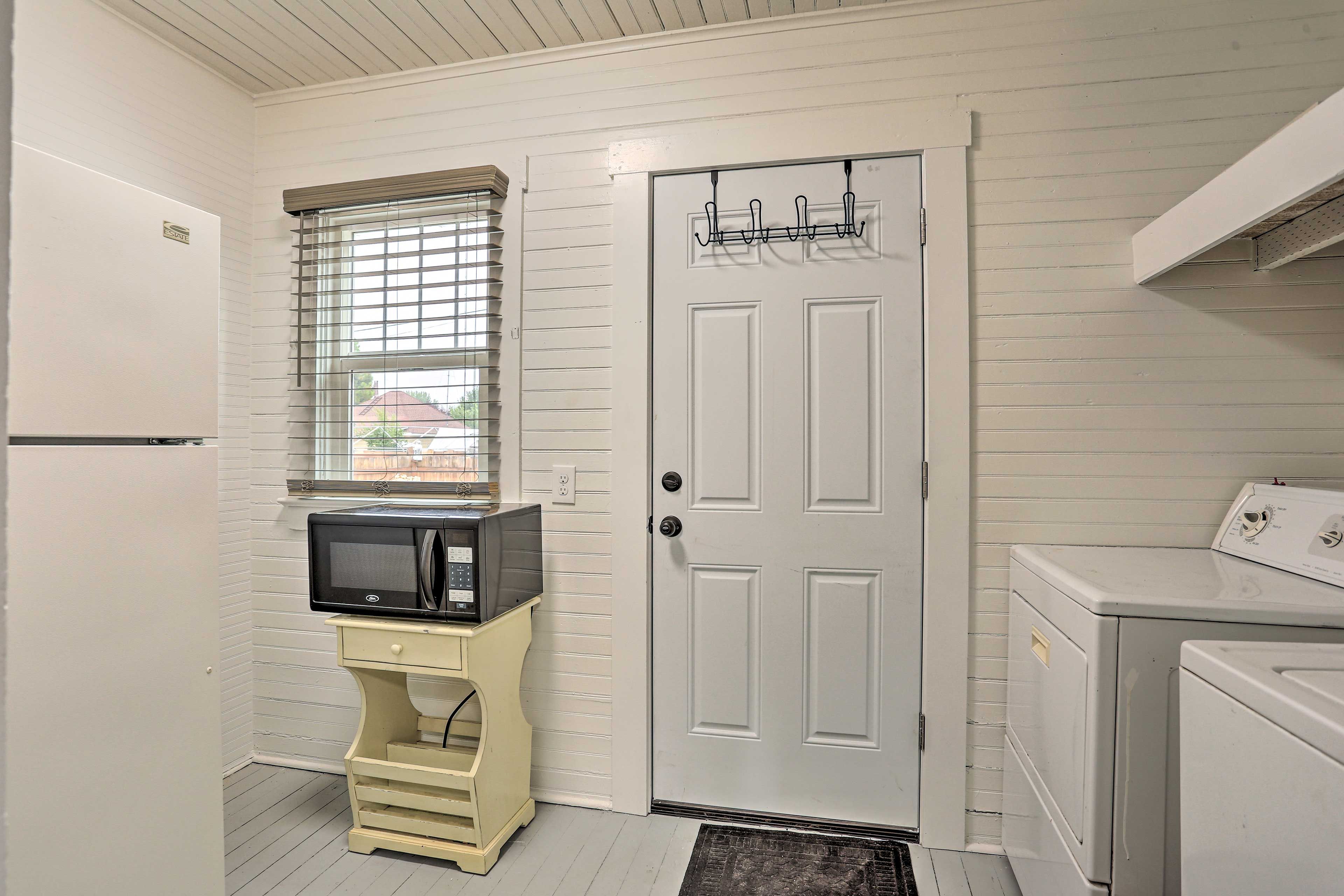 Laundry Room | Microwave | Washer/Dryer