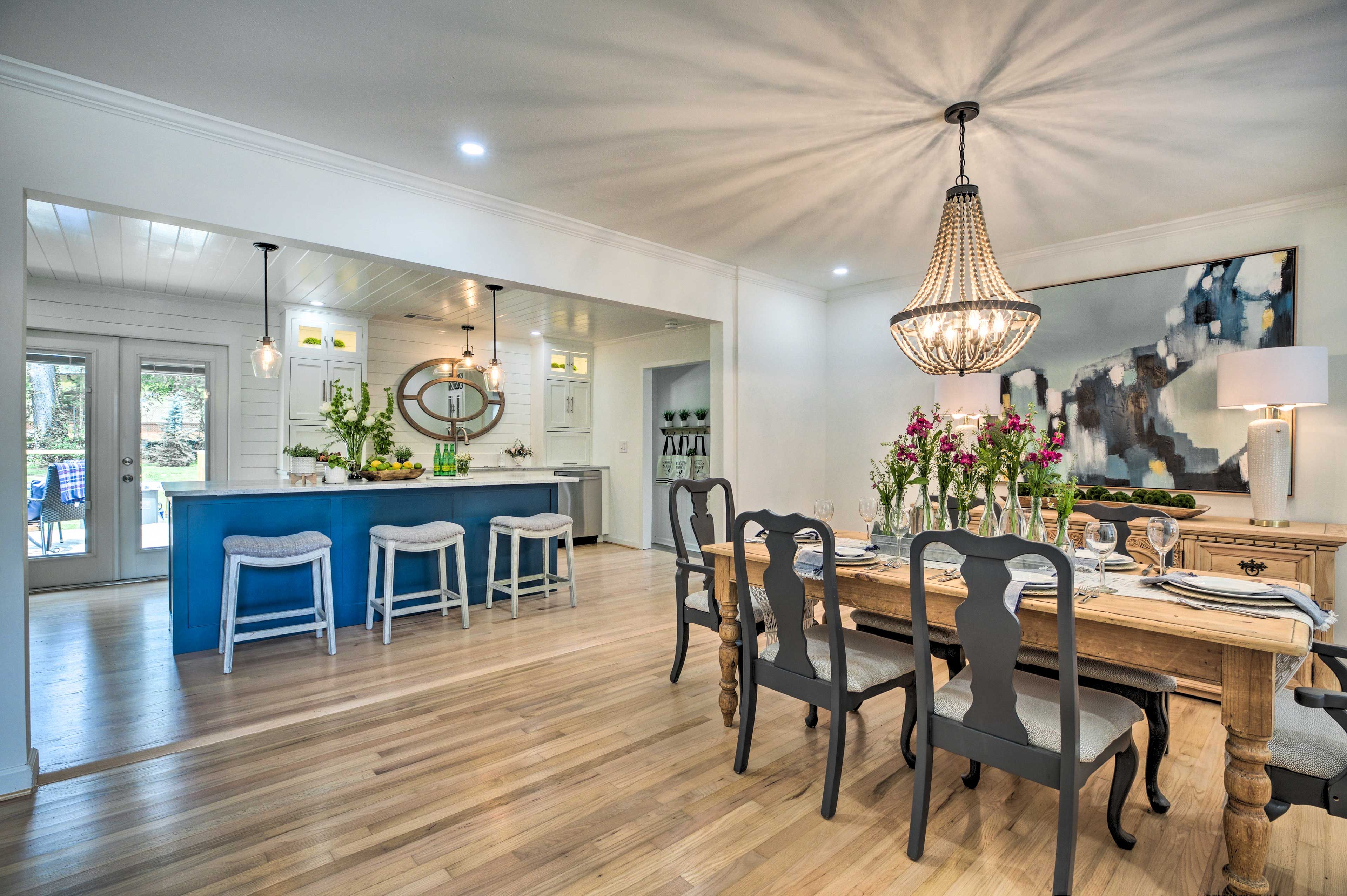 Dining Room | Dishware/Flatware Provided | Breakfast Bar