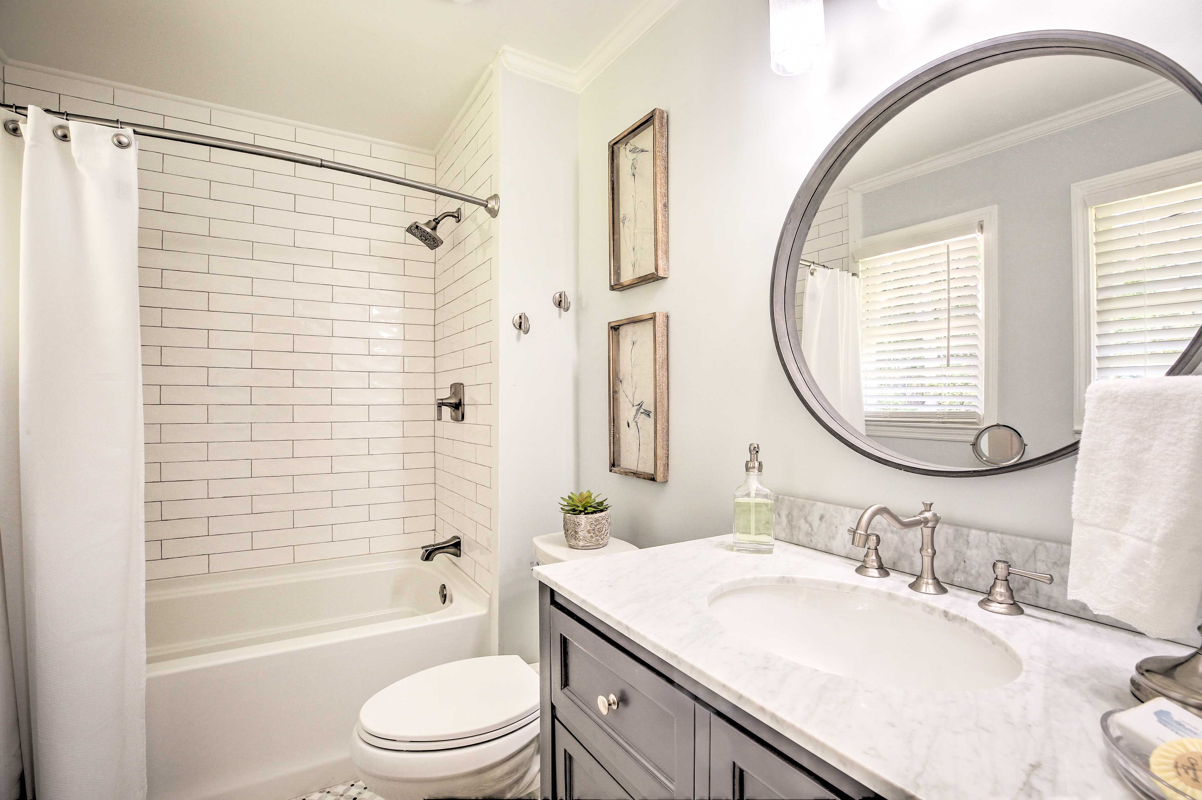 En-Suite Bathroom | Towels Provided | Complimentary Toiletries