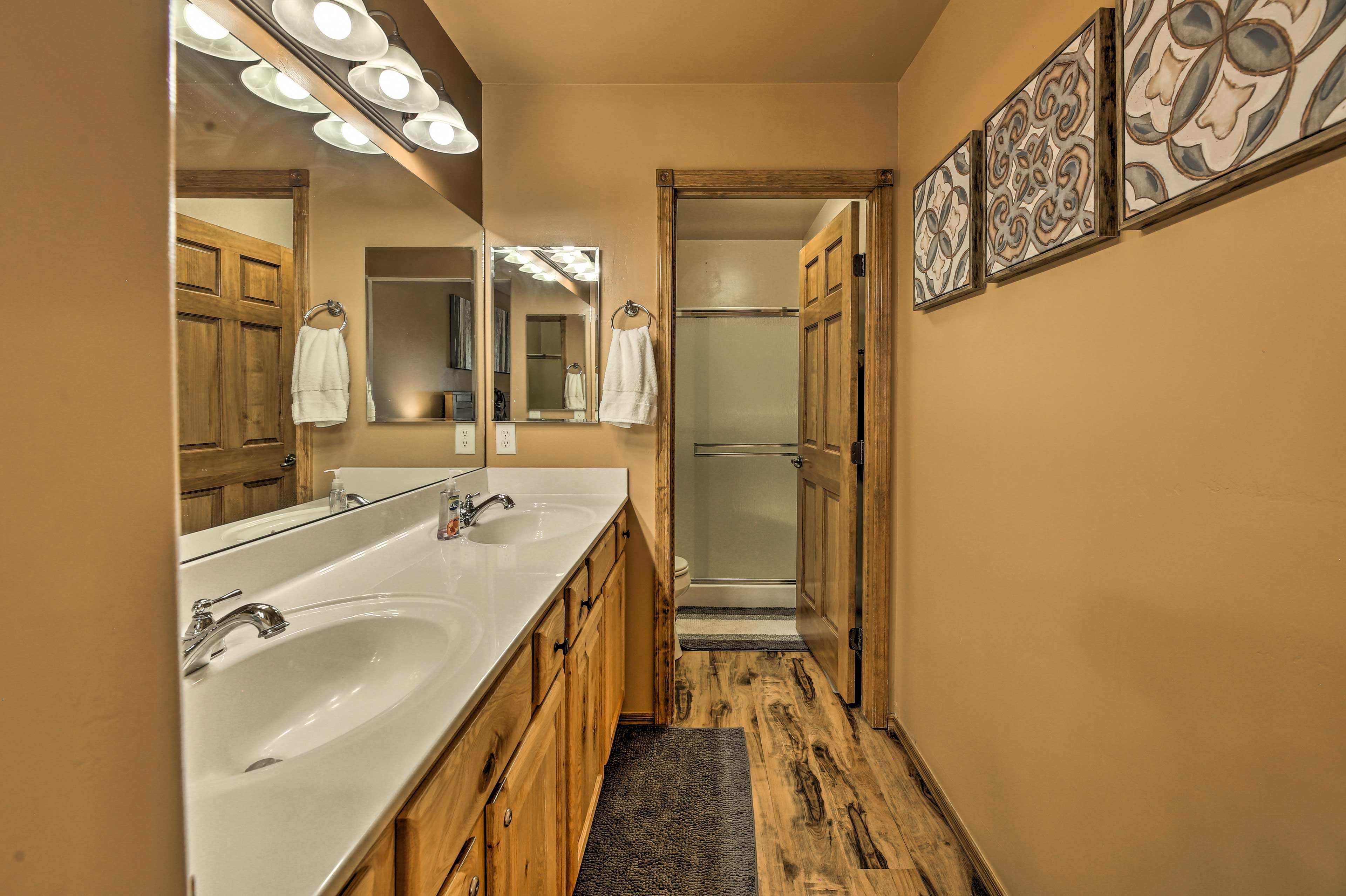 Full Bathroom | Linens & Towels | Hair Dryer