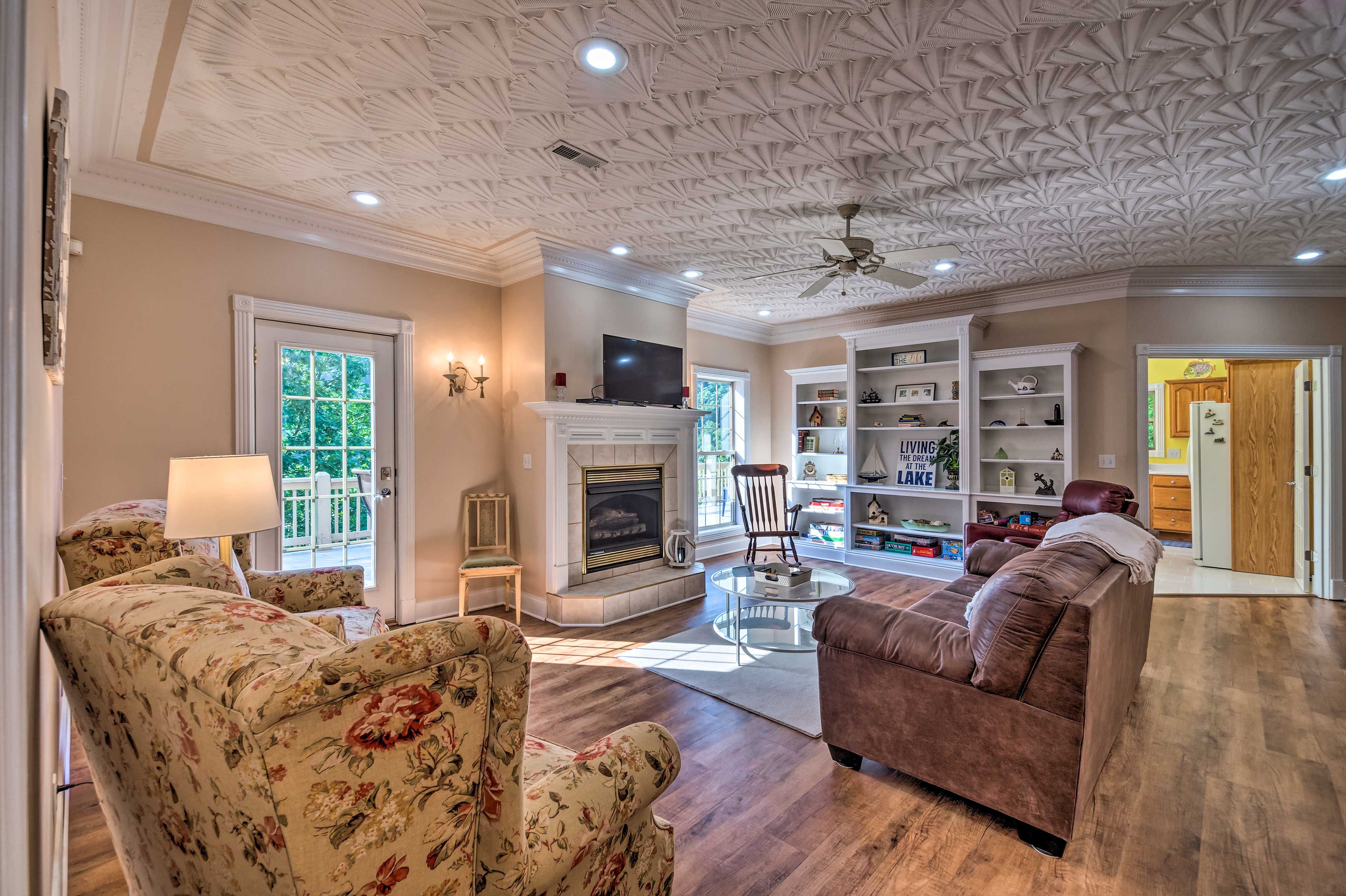 Living Room | Gas Fireplace | Queen Sleeper Sofa