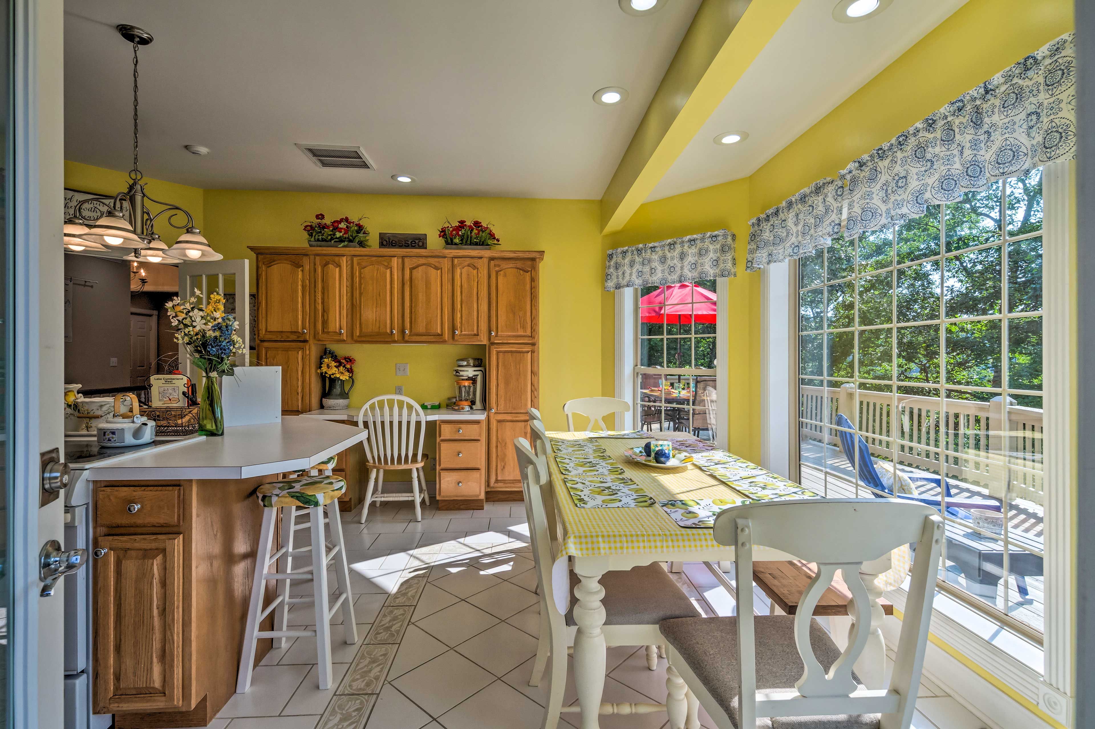 Dining Area | Dishware & Flatware
