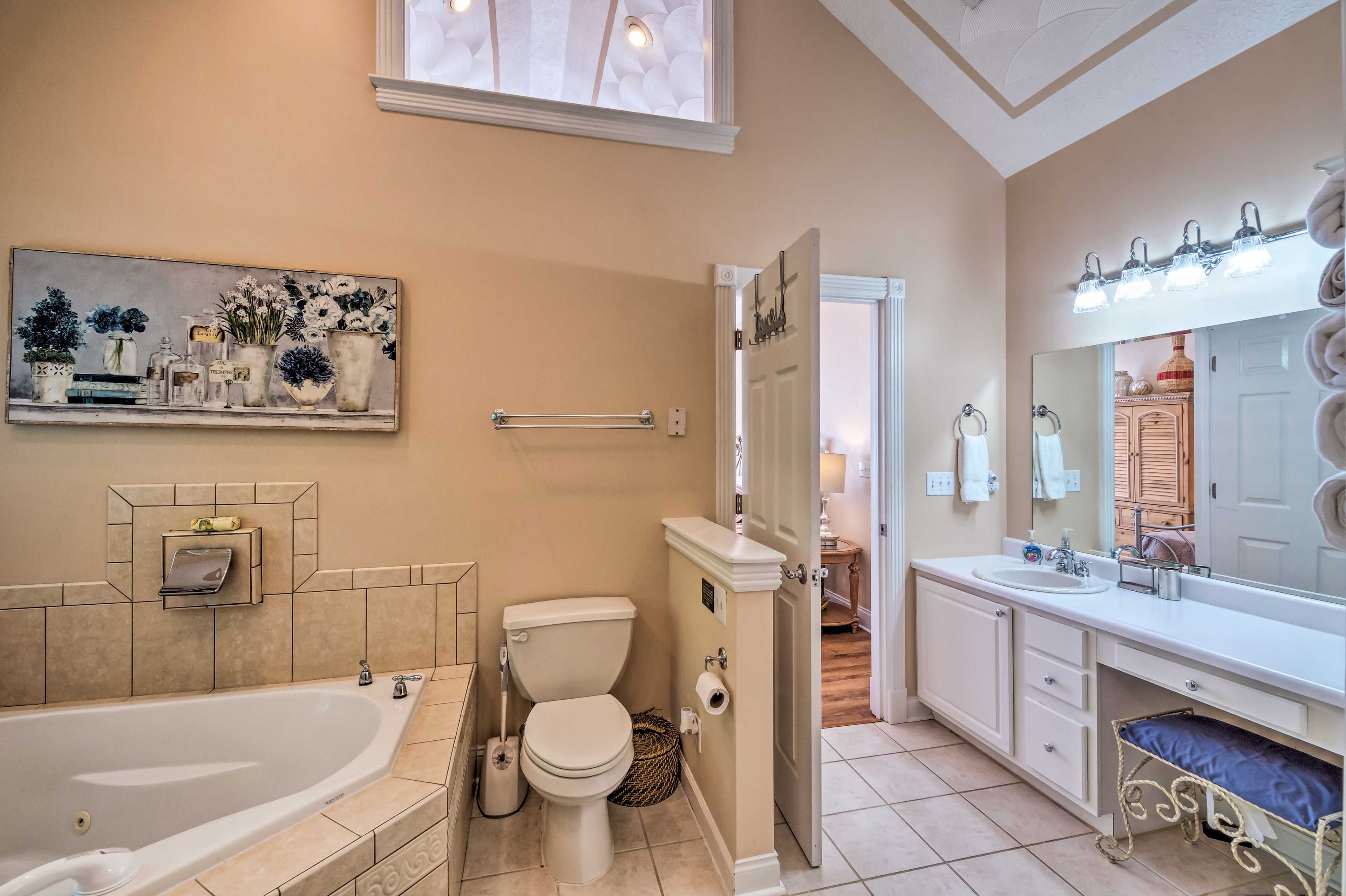 En-Suite Bathroom | Jetted Tub