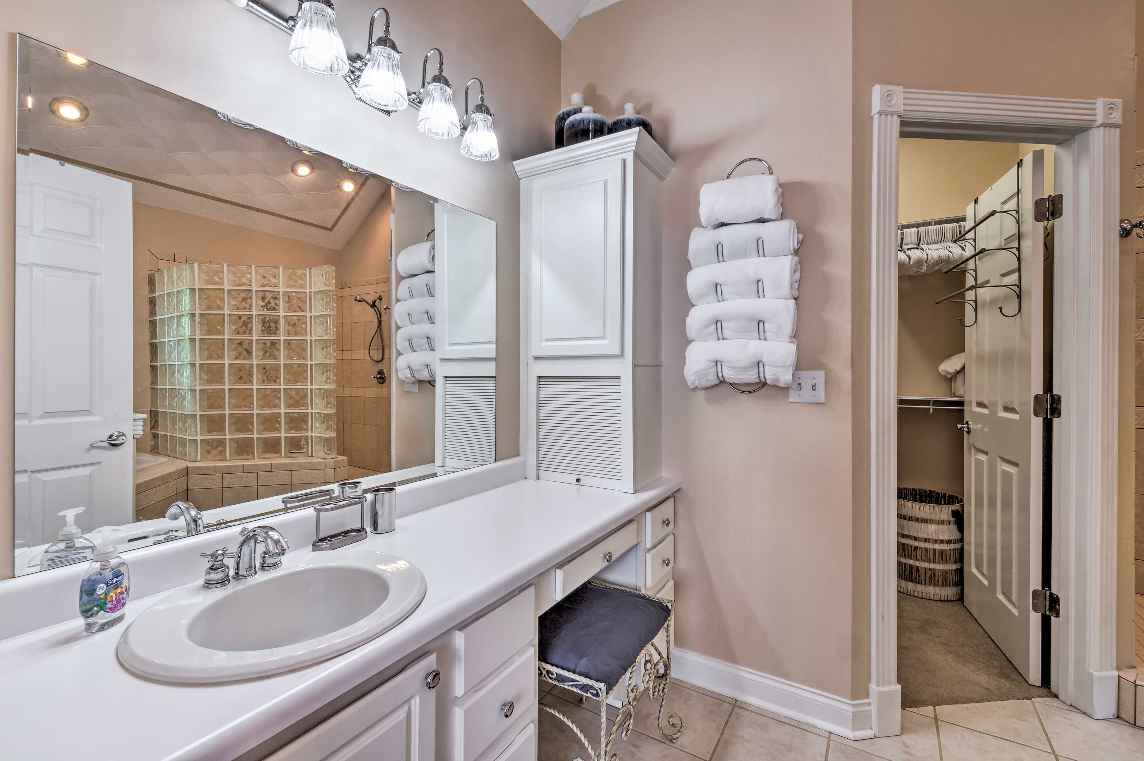 En-Suite Bathroom | Towels Provided