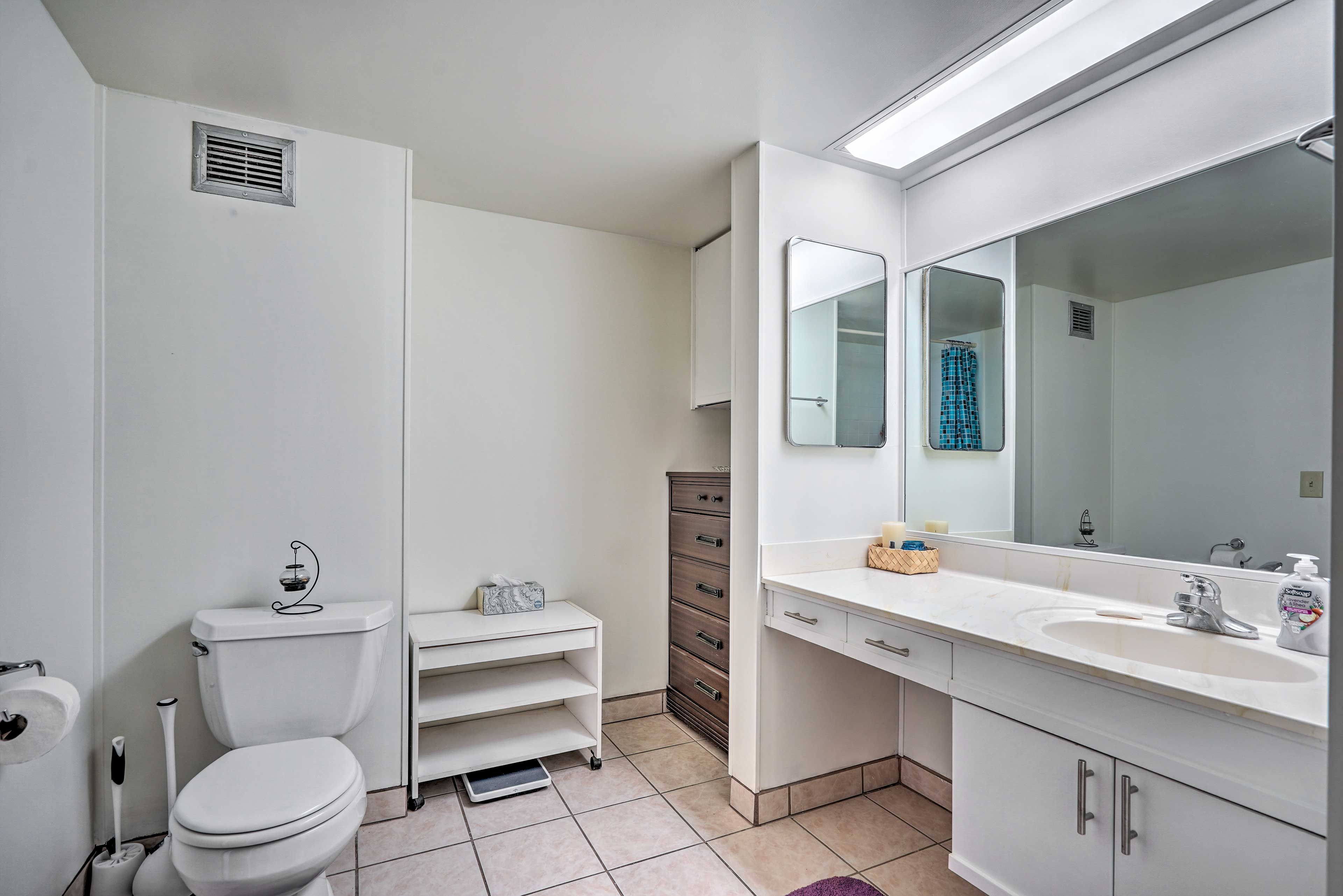 Full En-Suite Bathroom | Hair Dryer