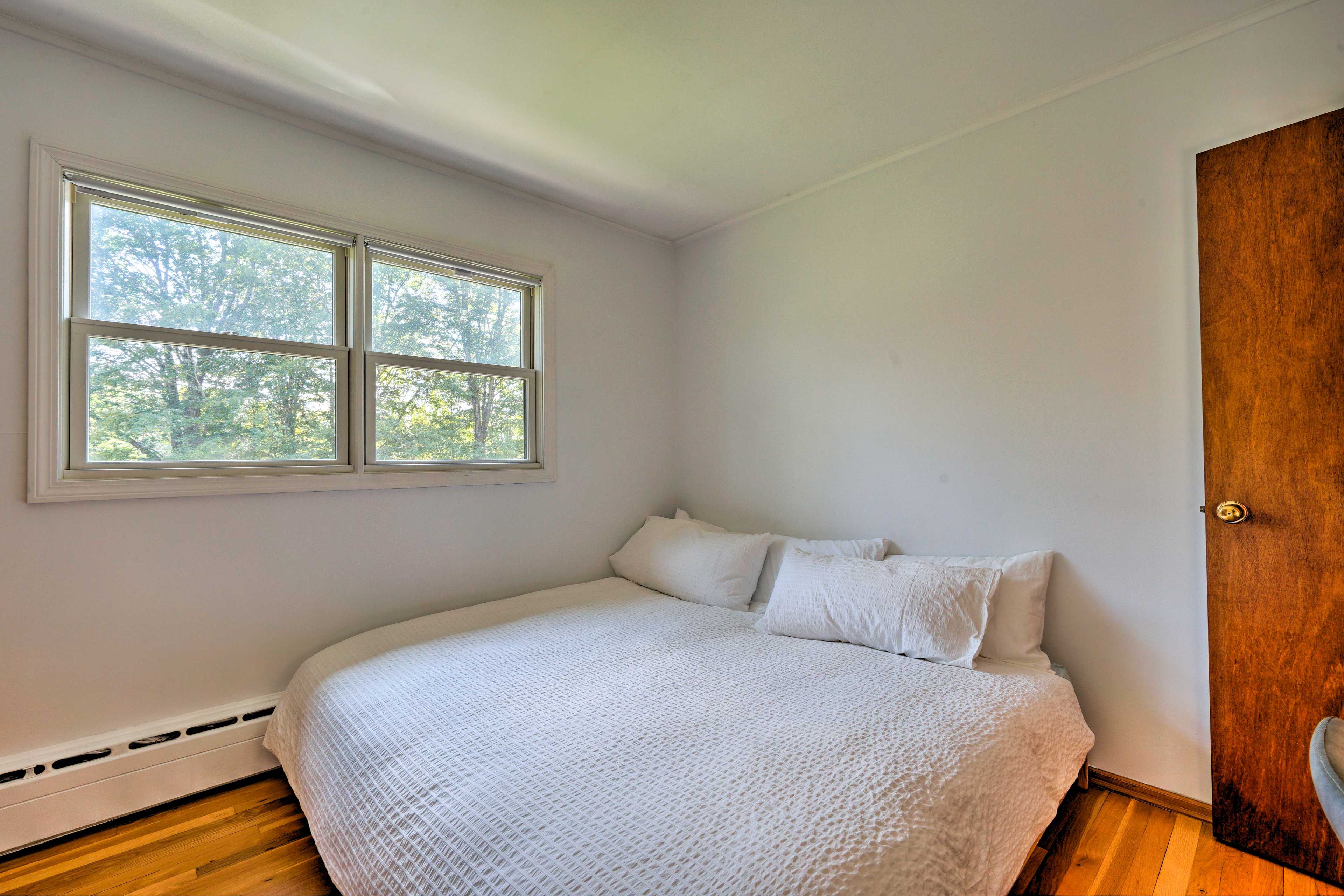 Bedroom 3 | King Bed (2 Twins Pushed Together) | 1st Floor