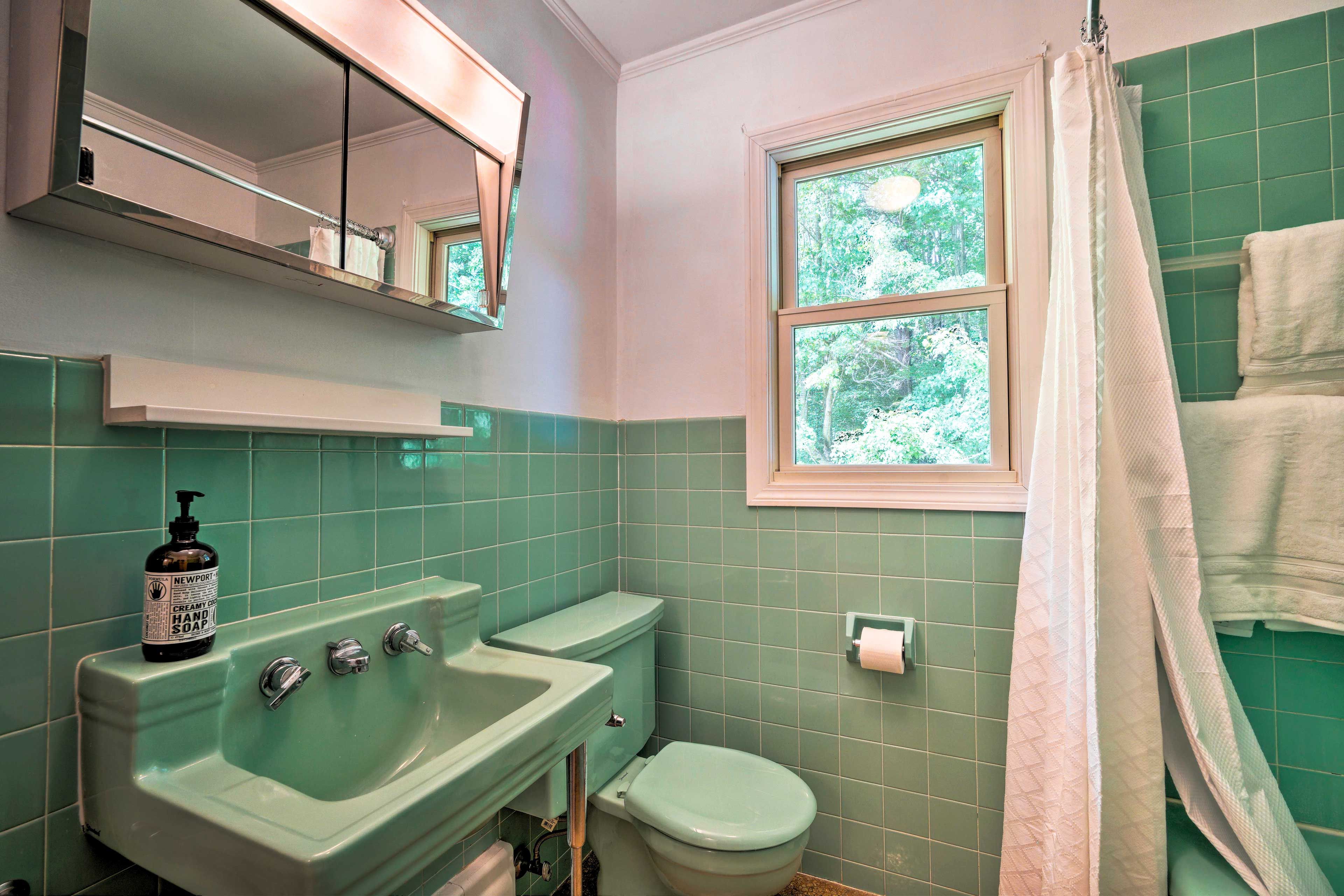 En-Suite Bathroom | Towels Provided