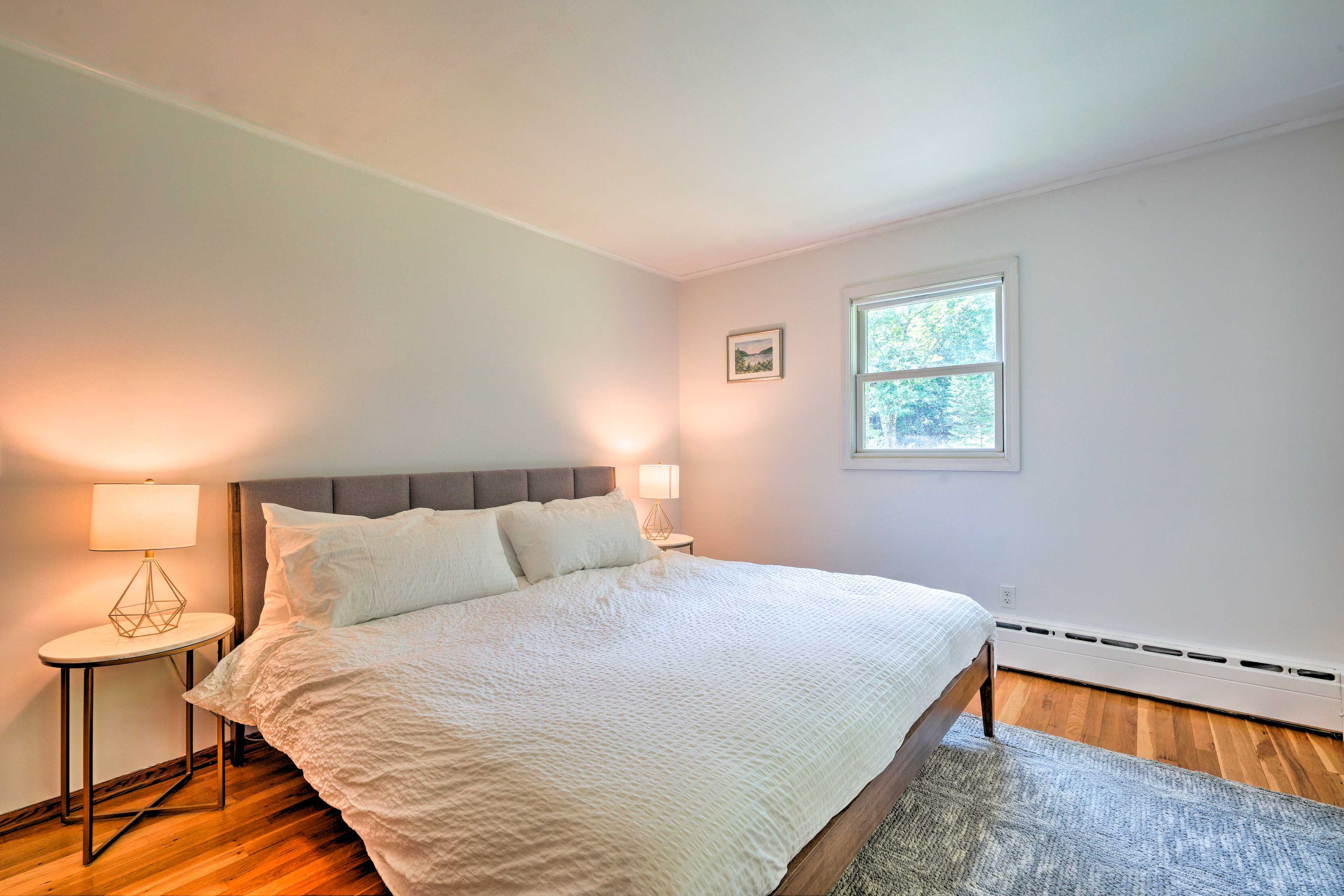Bedroom 1 | King Bed | 1st Floor