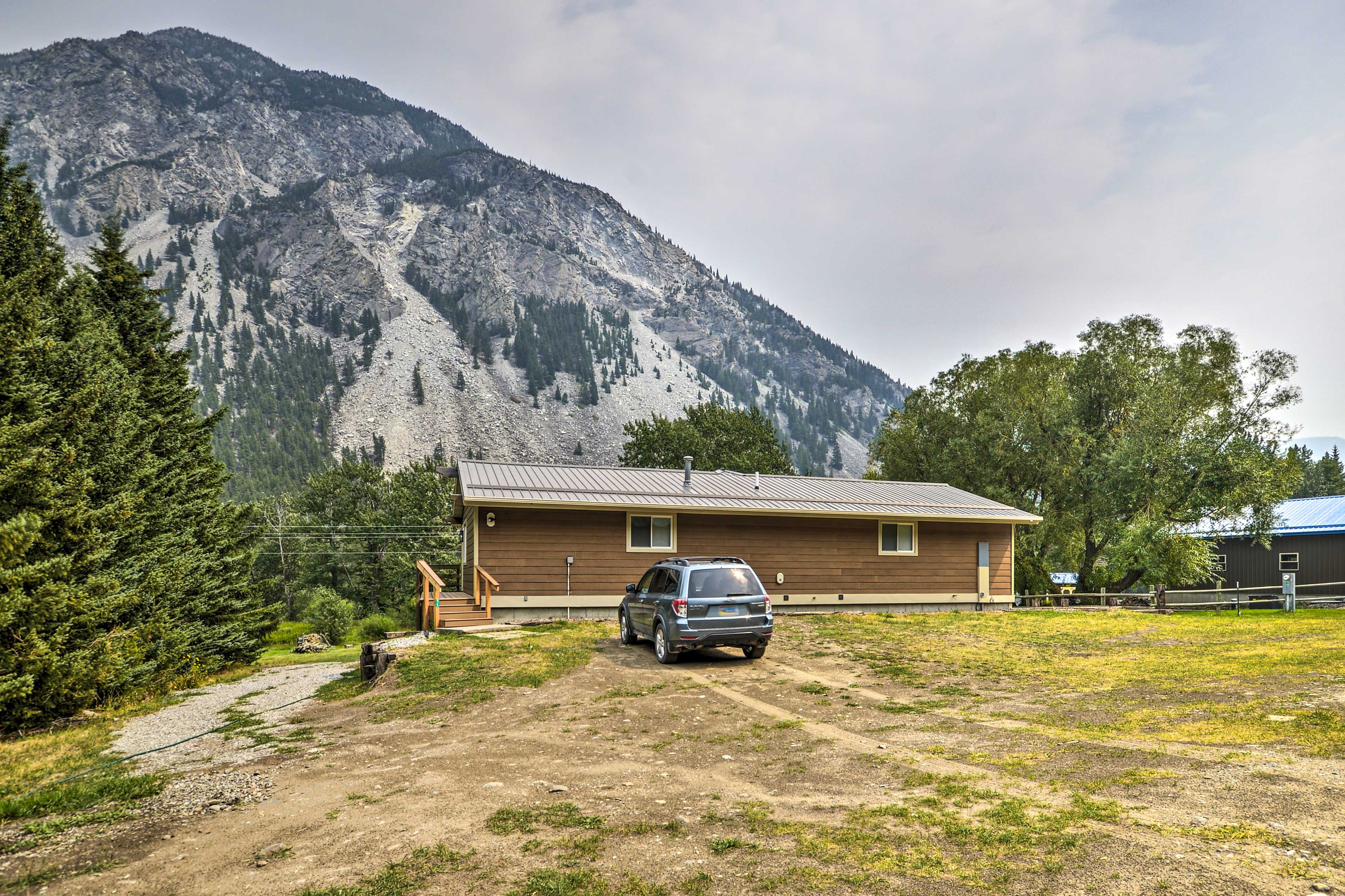 Home Exterior | Driveway Parking (5 Vehicles)