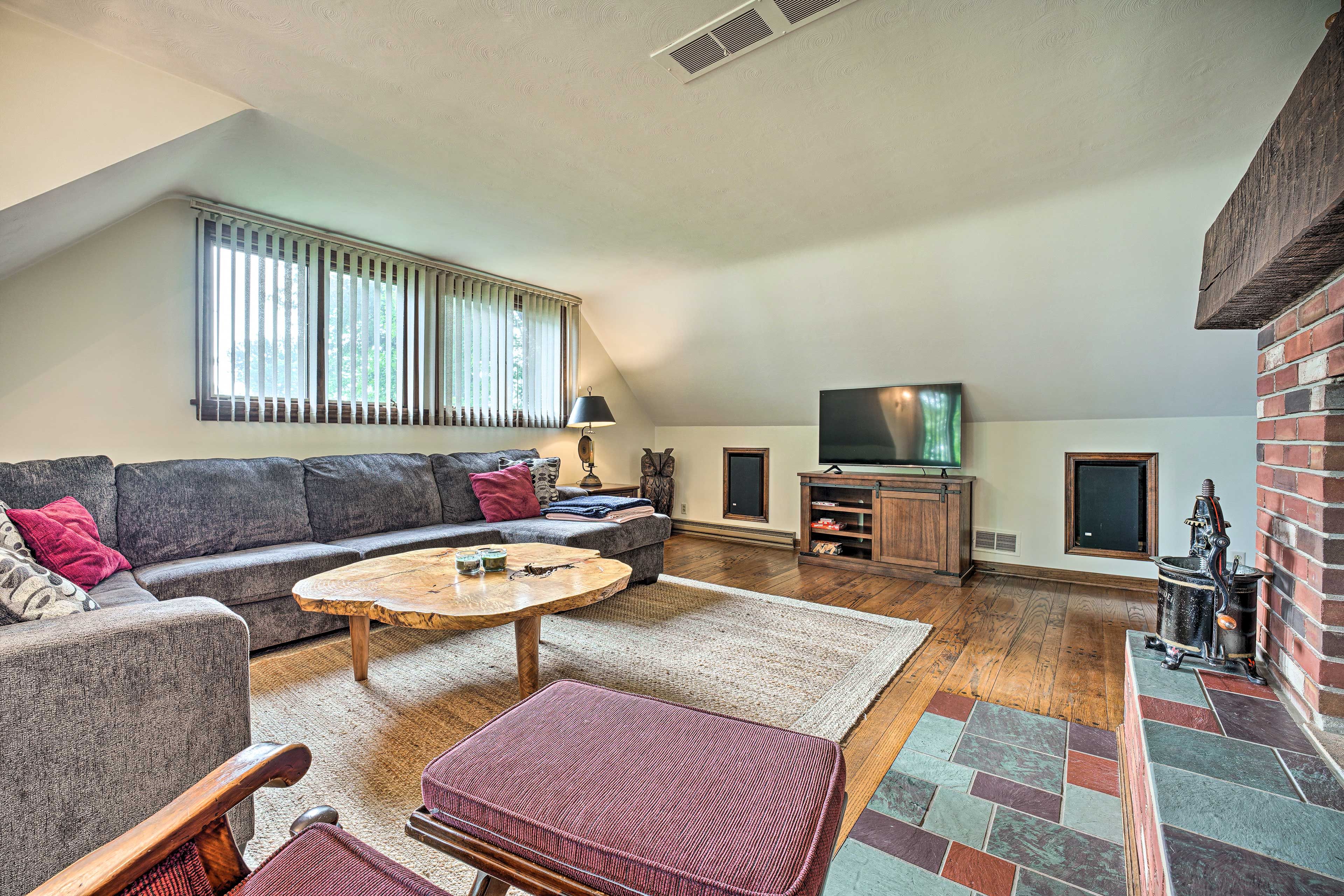 Living Room | Smart TV