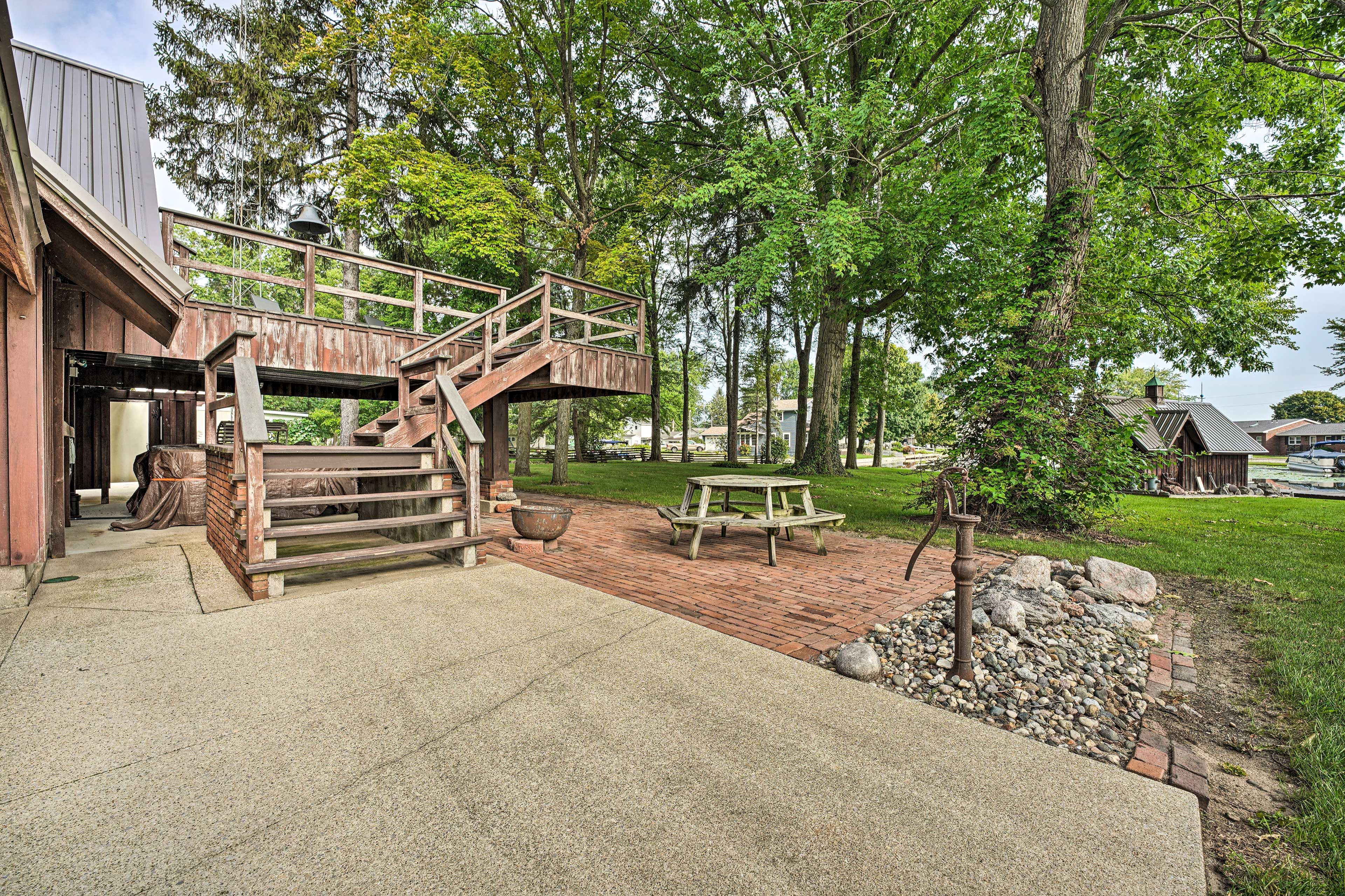 Patio | Picnic Table