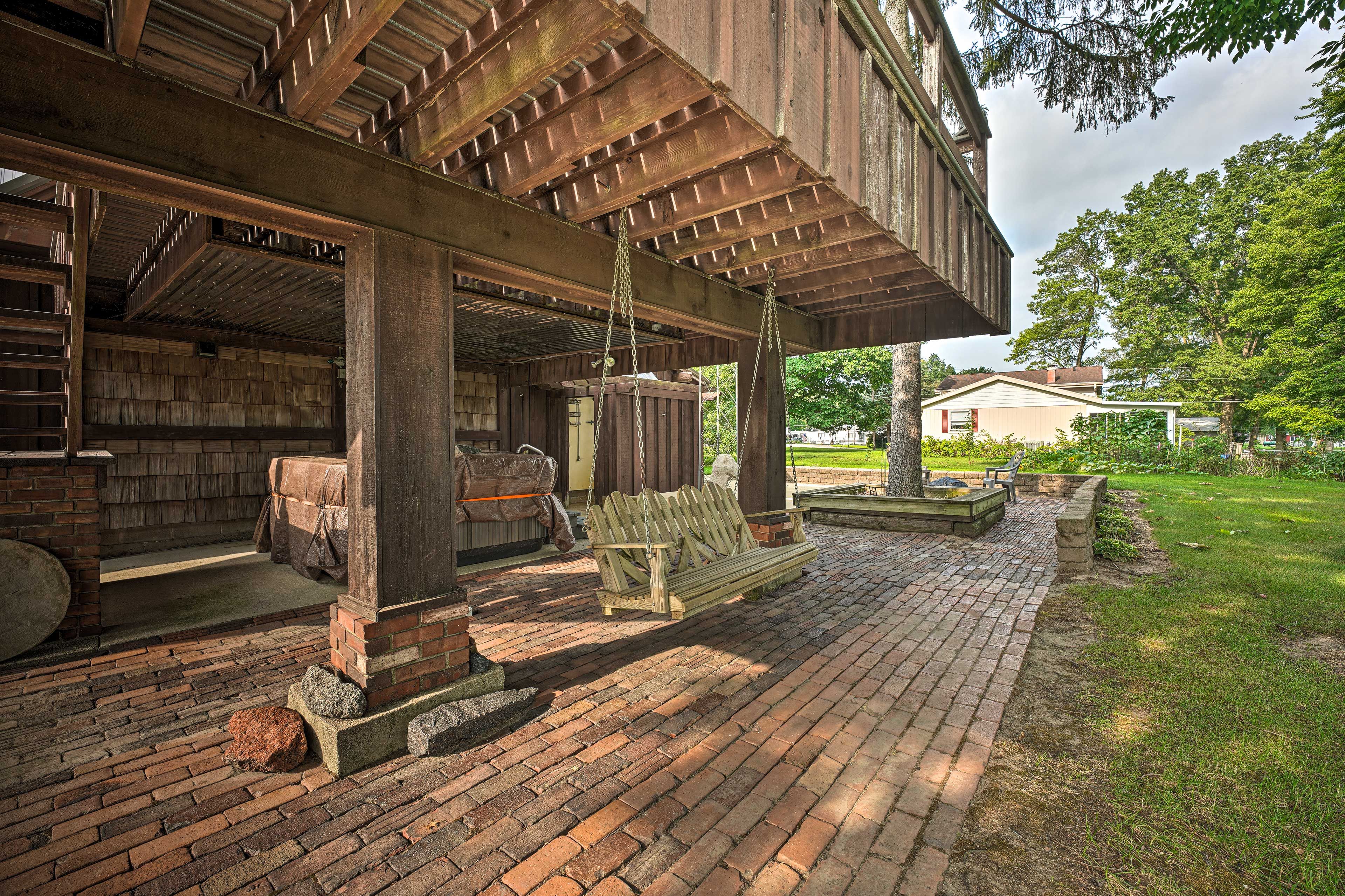 Covered Patio | Bench Swing