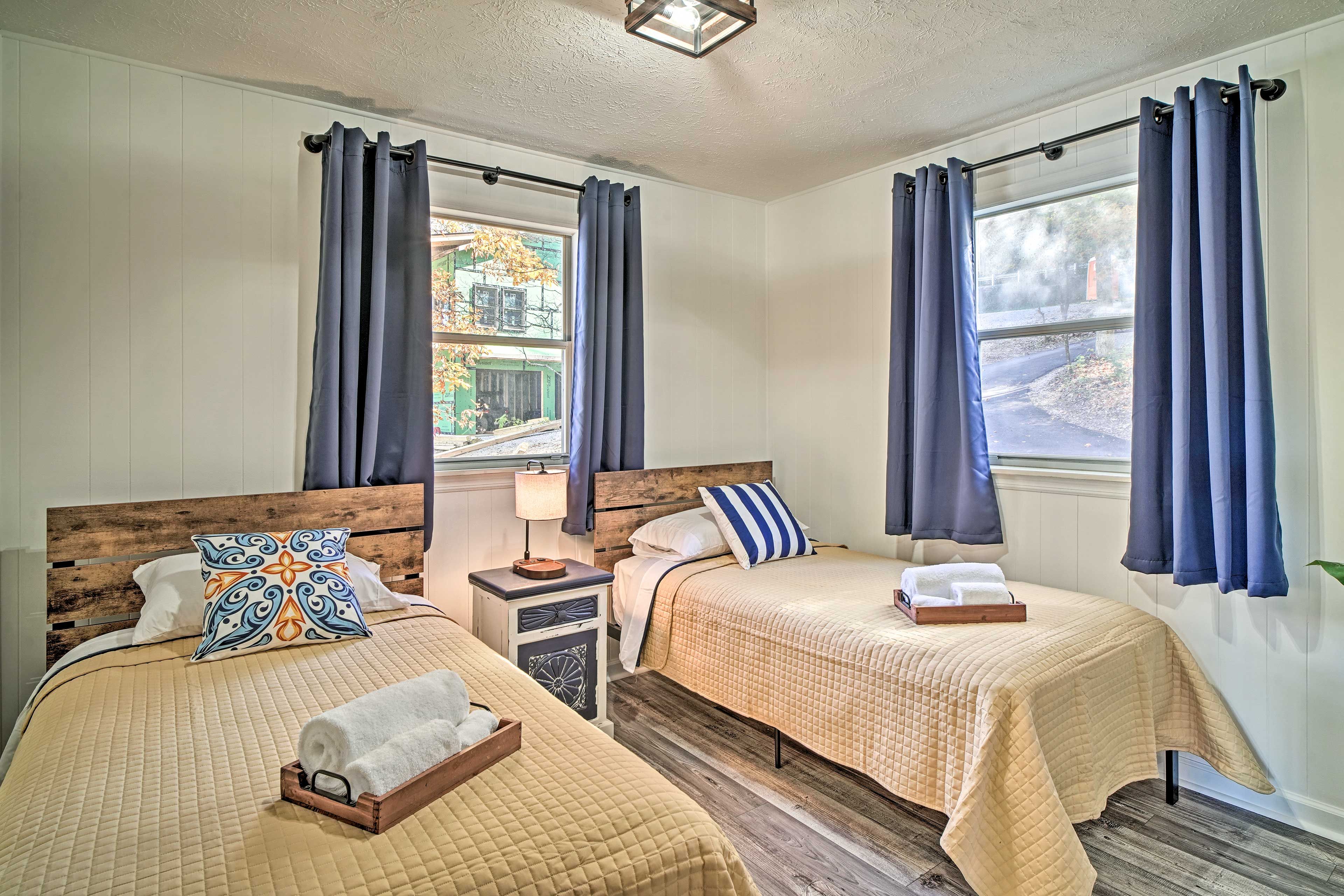 Bedroom 2 | Main Floor | 2 Twin Beds