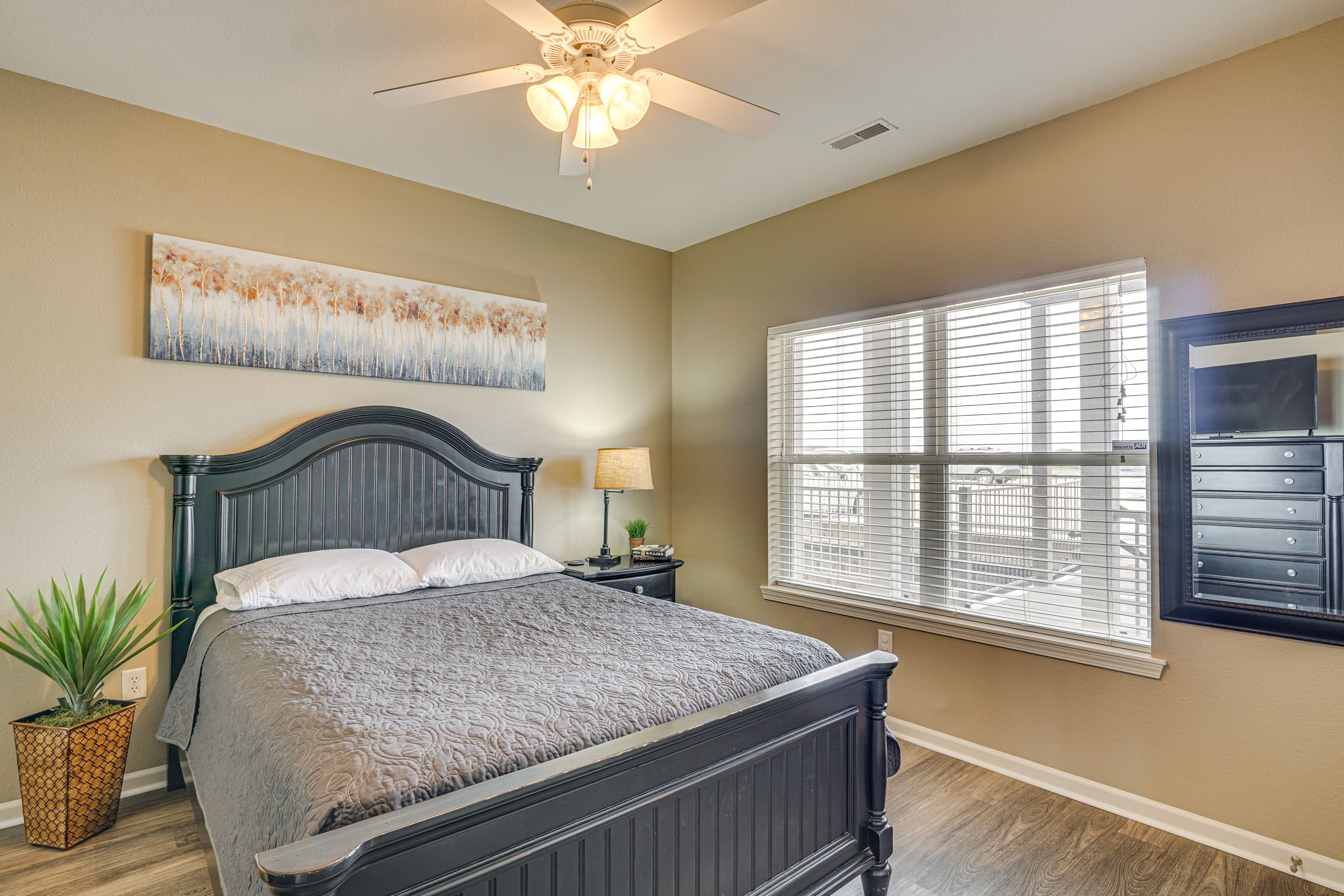 Bedroom 2 | King Bed | En-Suite