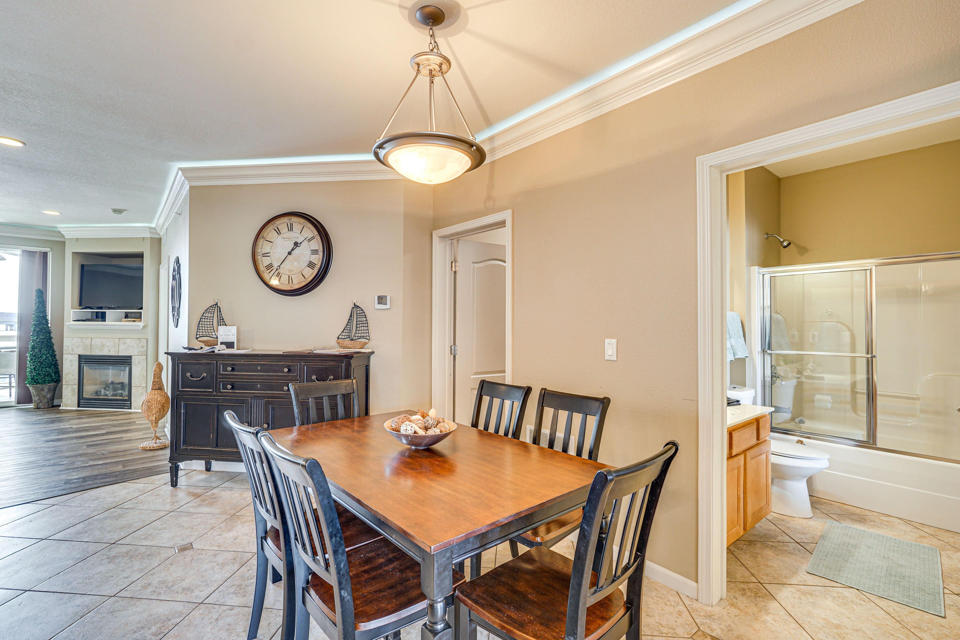 Dining Area | Dishware Provided