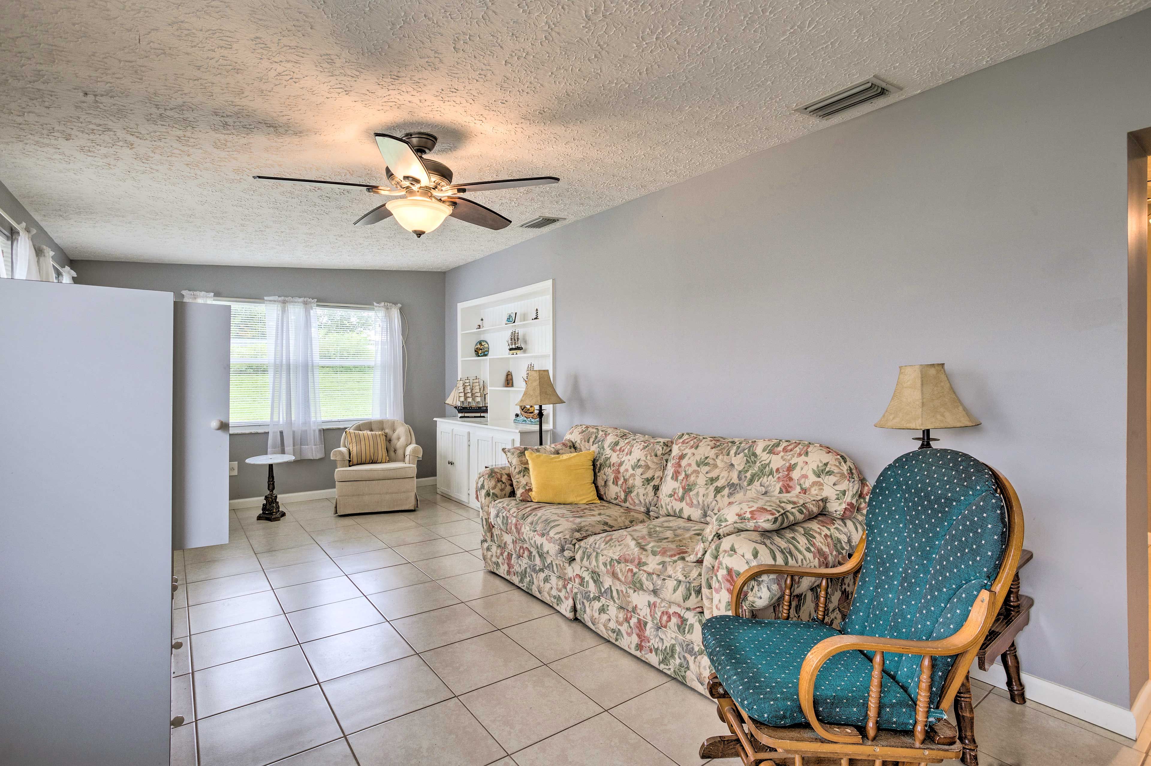 Living Room | Central Air Conditioning
