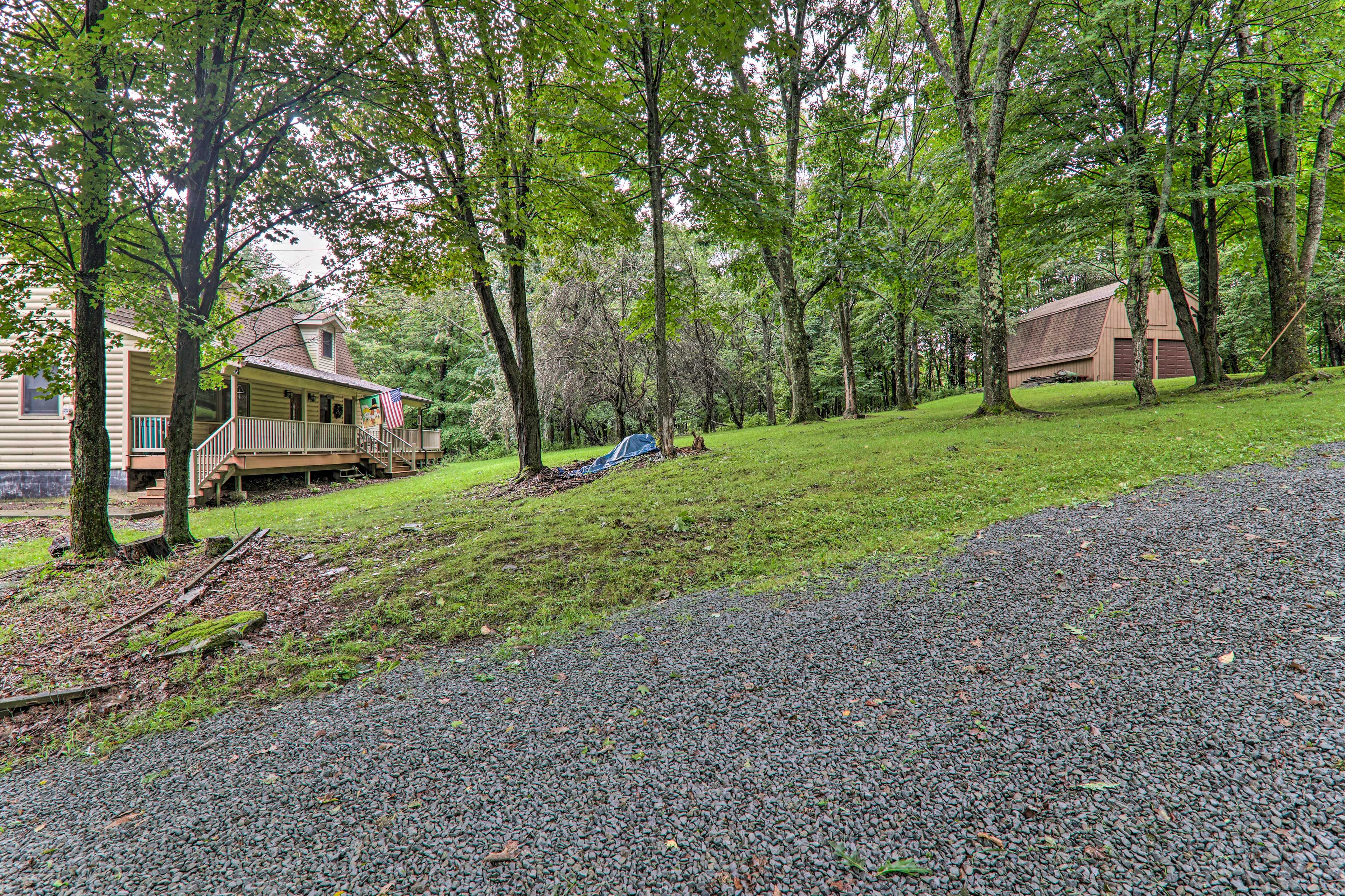 Parking | Gravel Driveway (4 Vehicles)