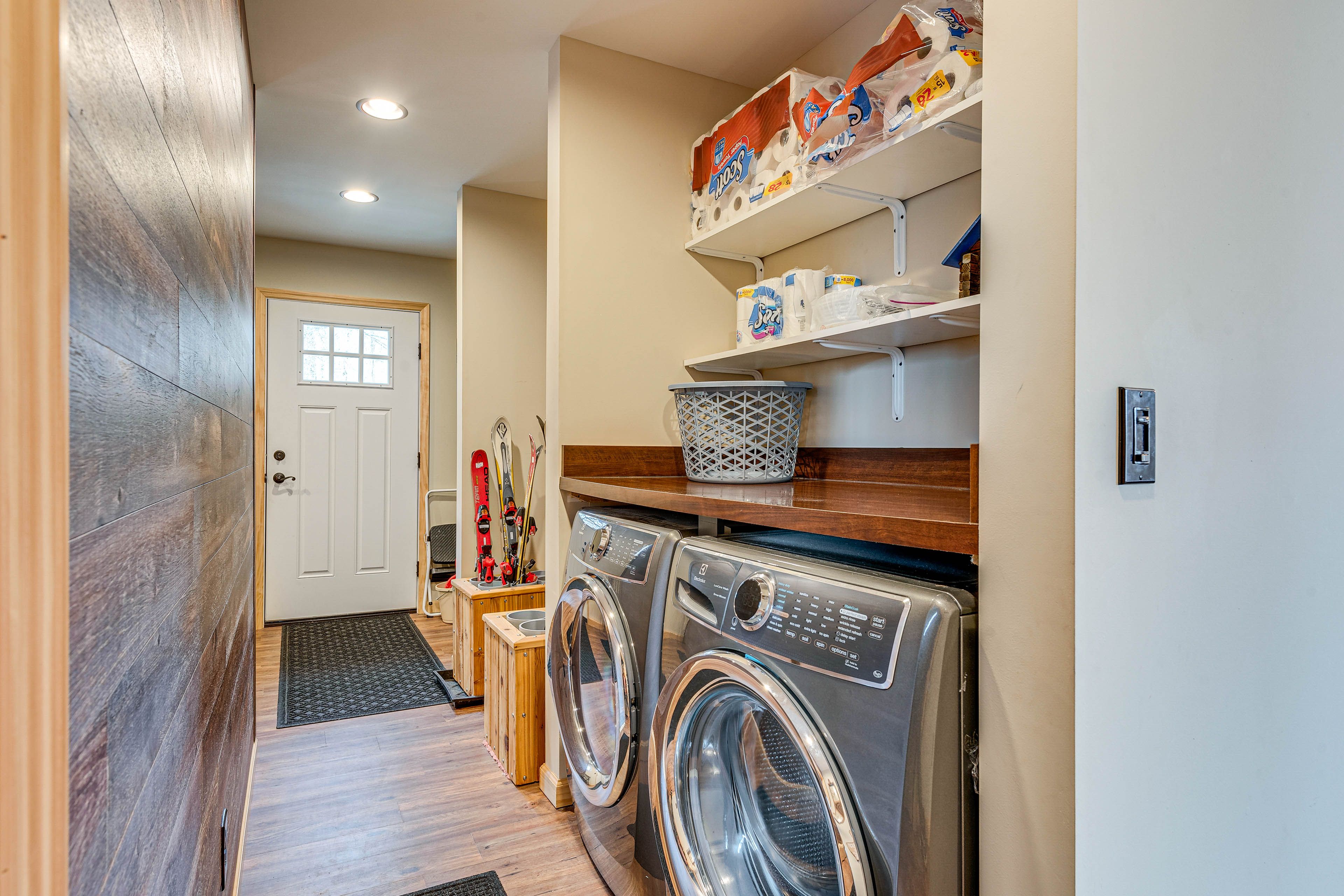 Entryway | Washer & Dryer