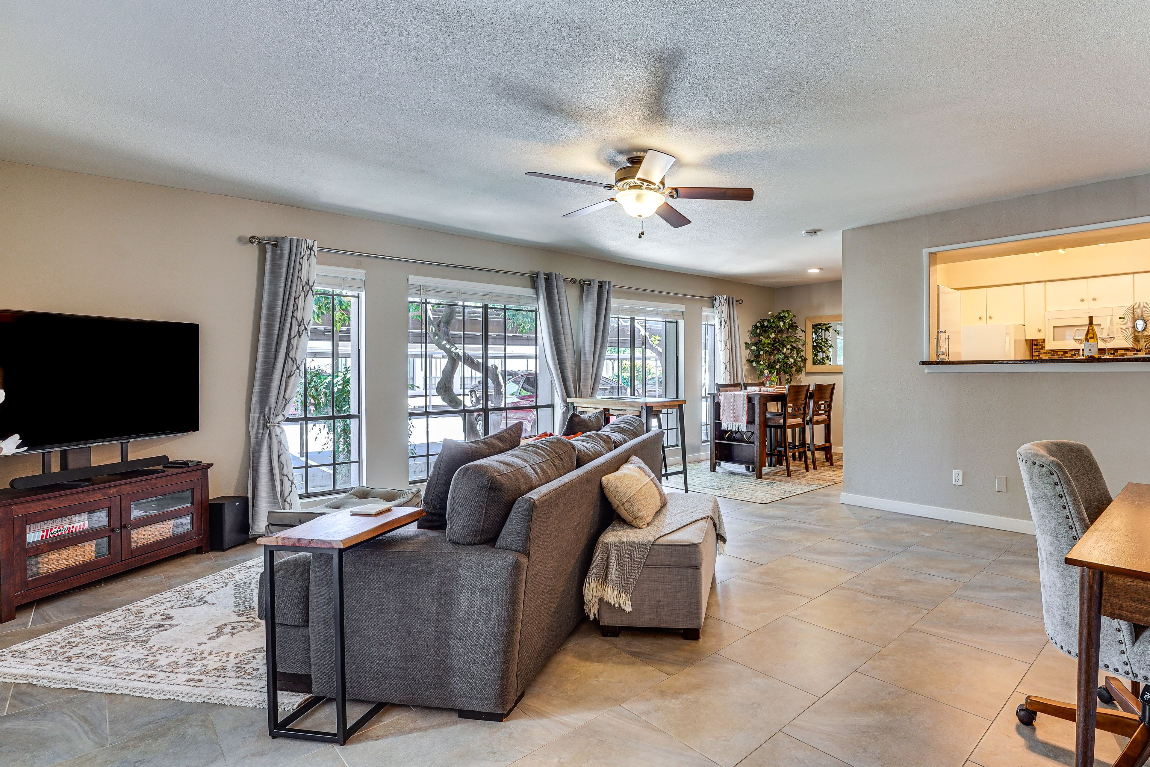 Living Room | Smart TV