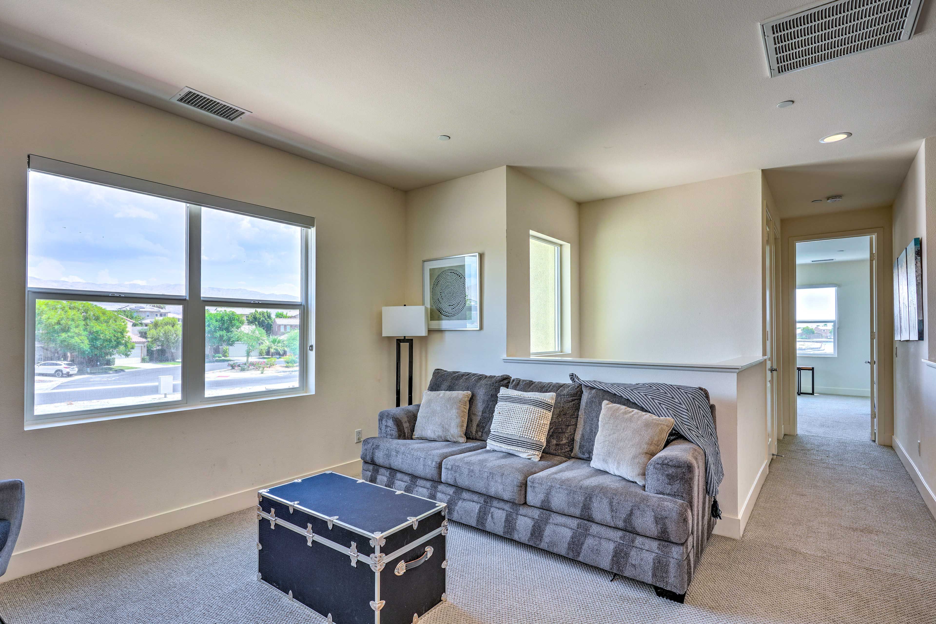 Upstairs Den | Smart TV w/ Cable/Satellite