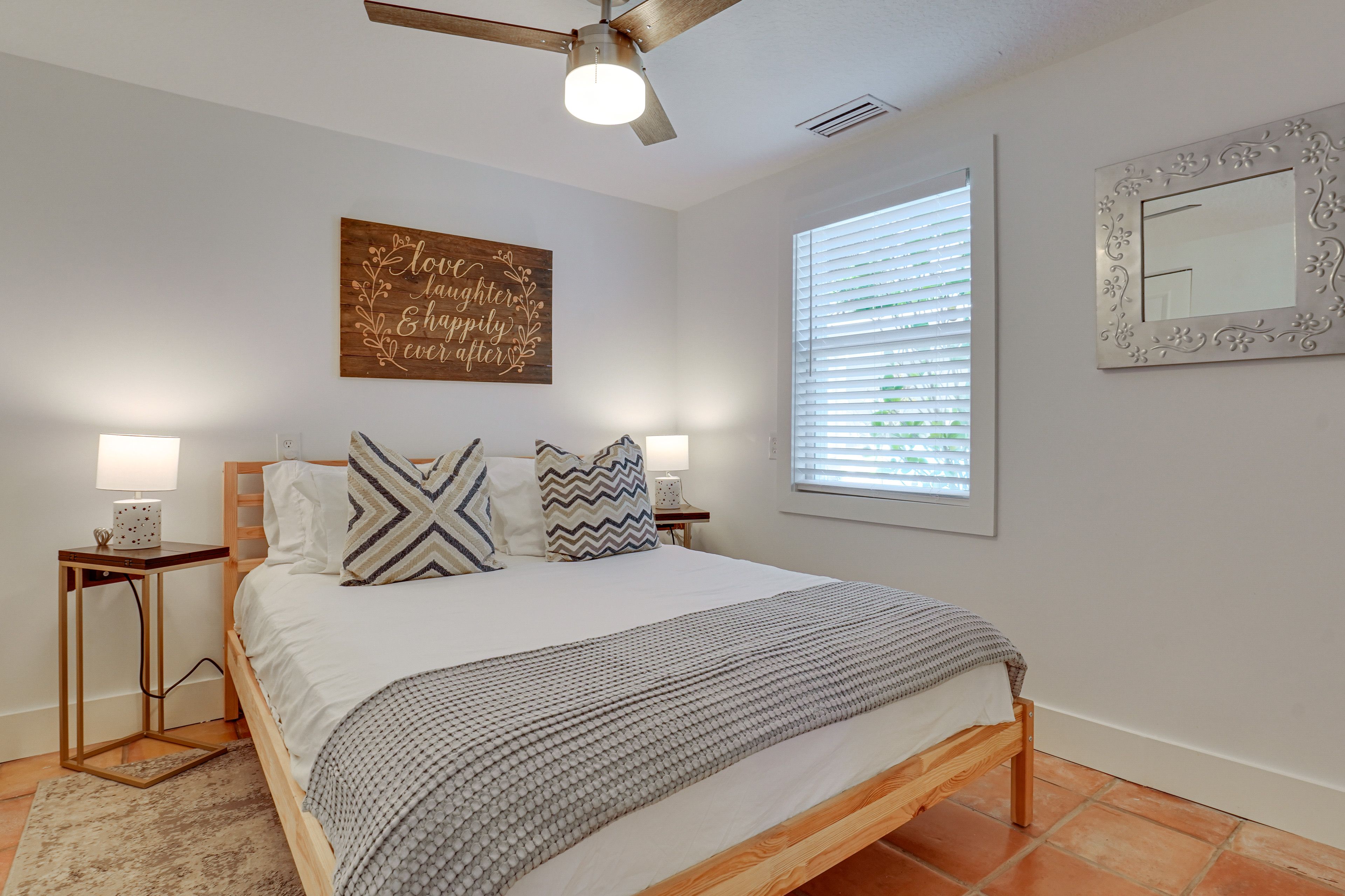 Bedroom 2 | Queen Bed