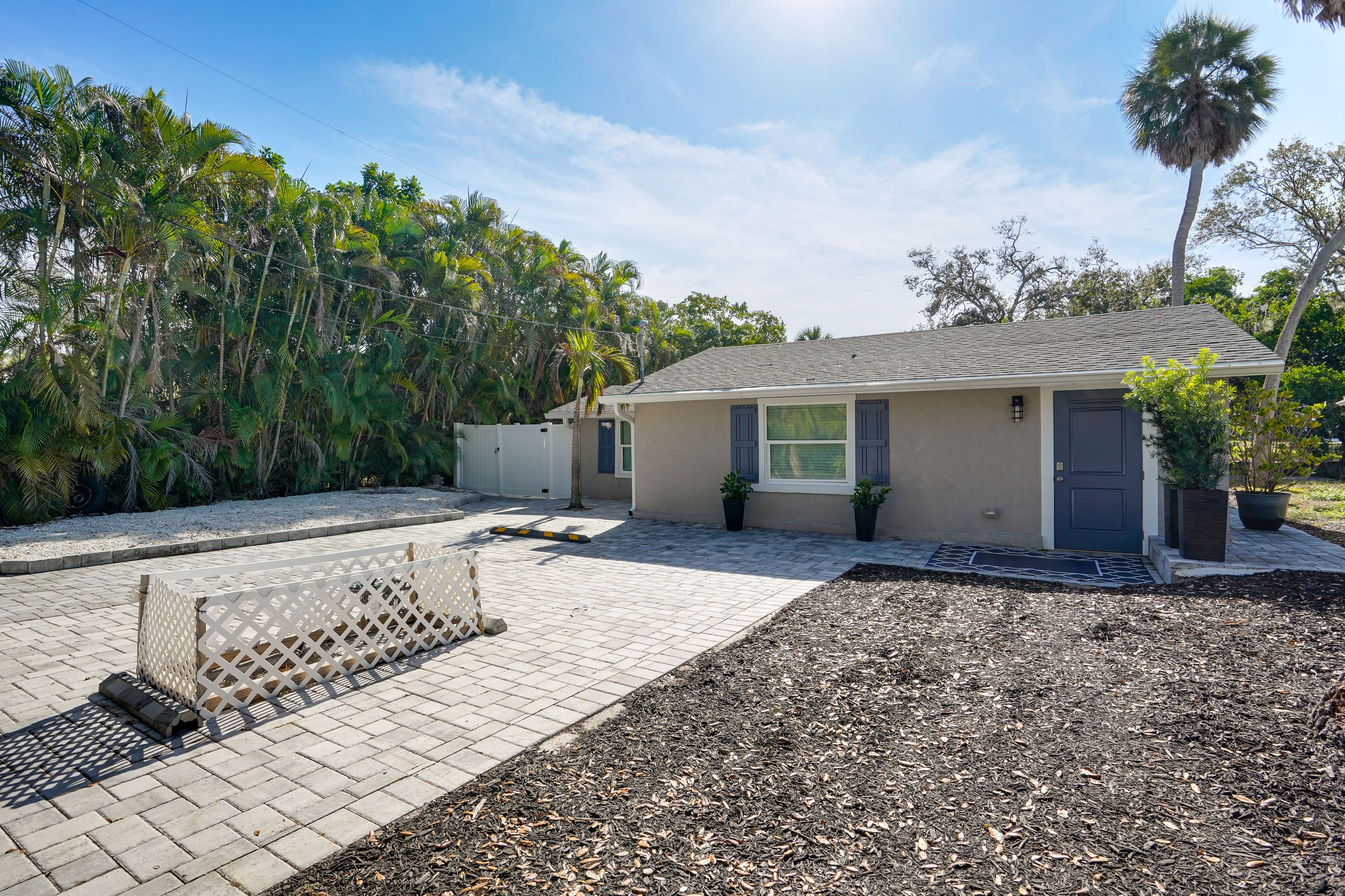 Parking | Driveway (2 Vehicles) | Street