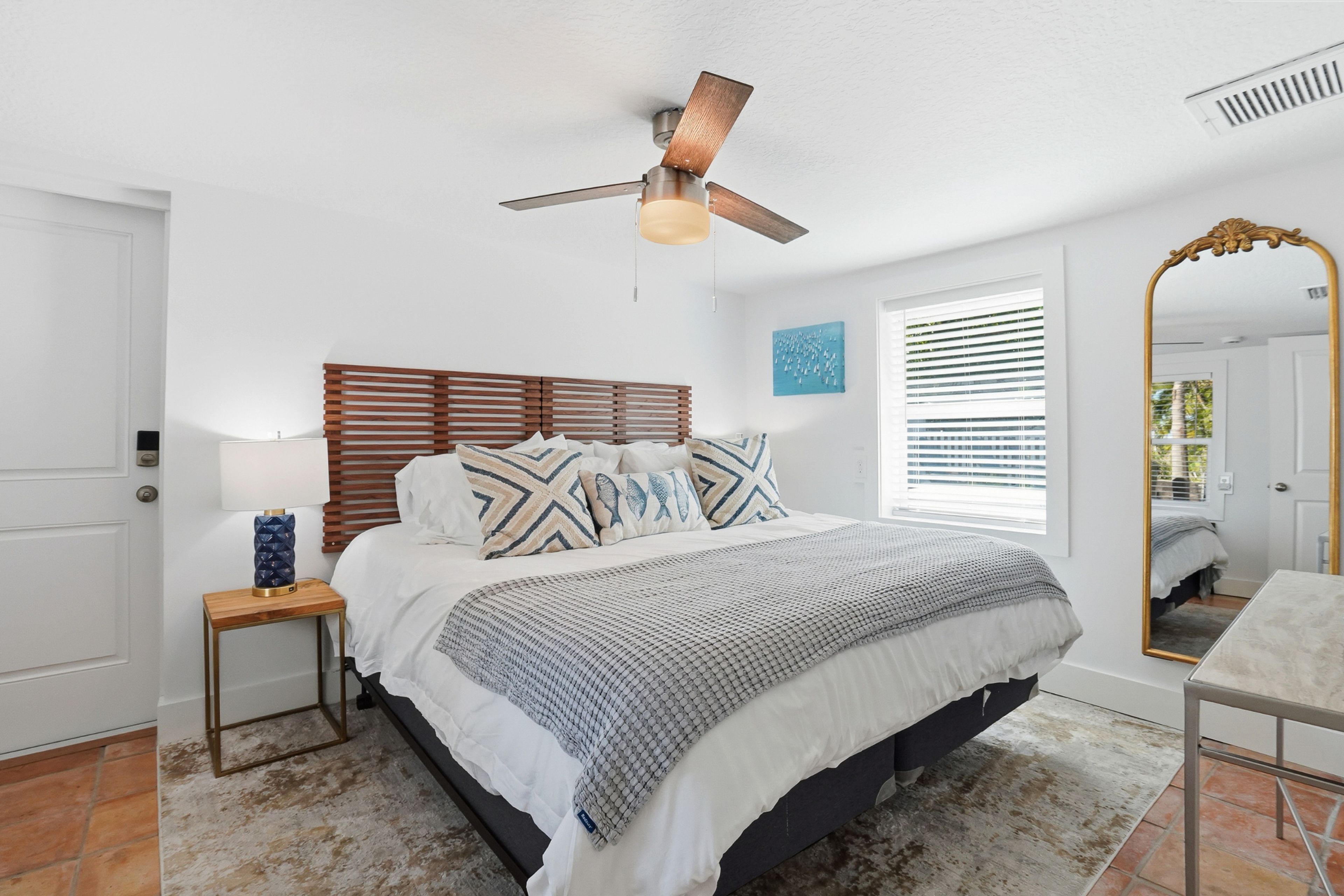 Bedroom 1 | King Bed