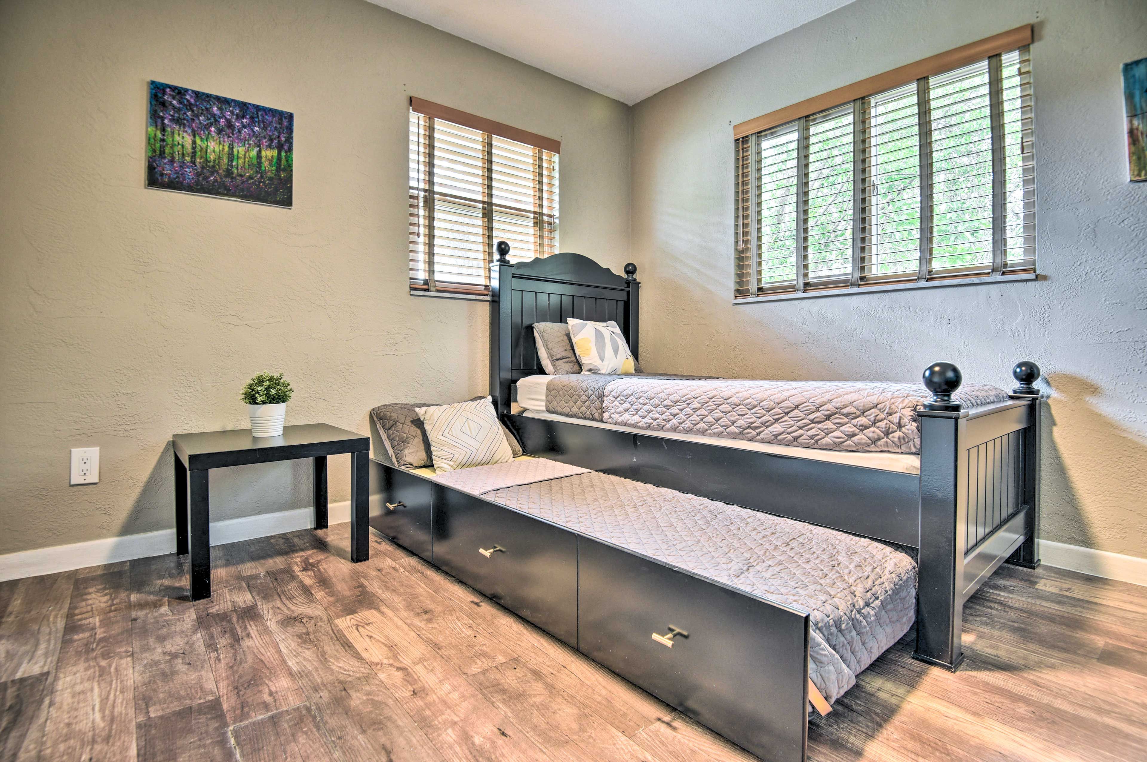 Bedroom 2 | Twin Bed w/ Twin Trundle