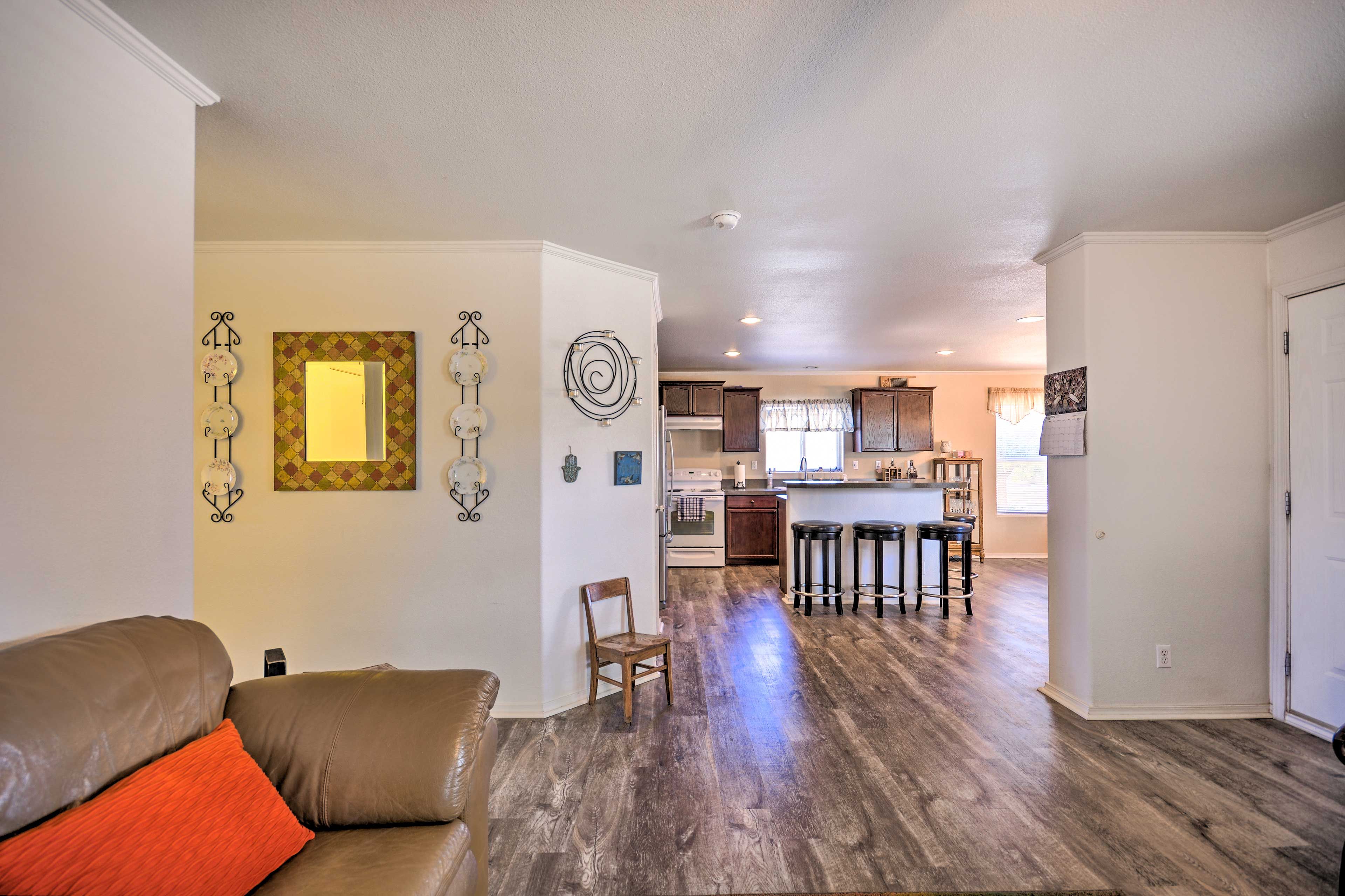 Front Foyer | Entrance to Dining Area