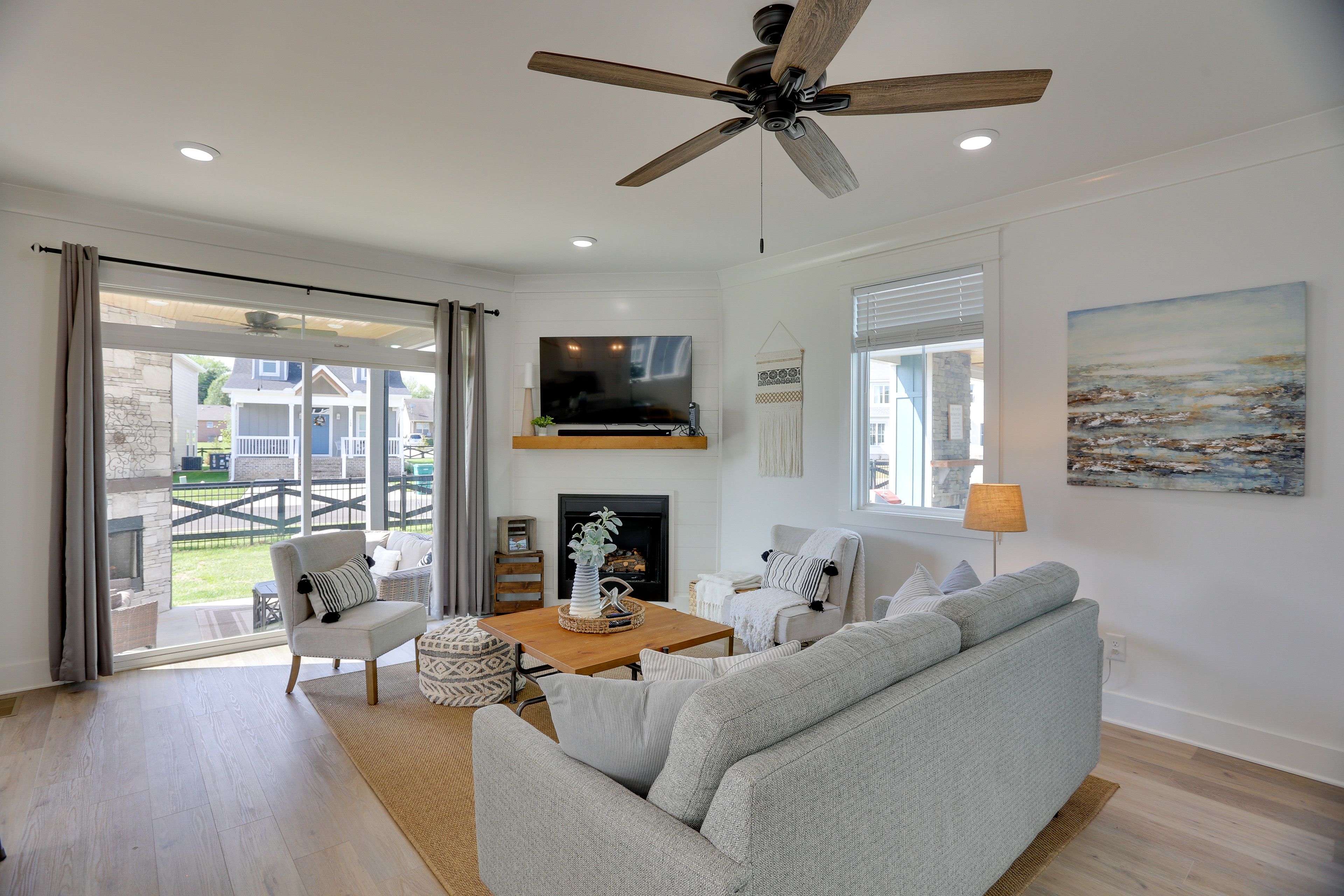 Living Room | Central Air Conditioning | Smart TV