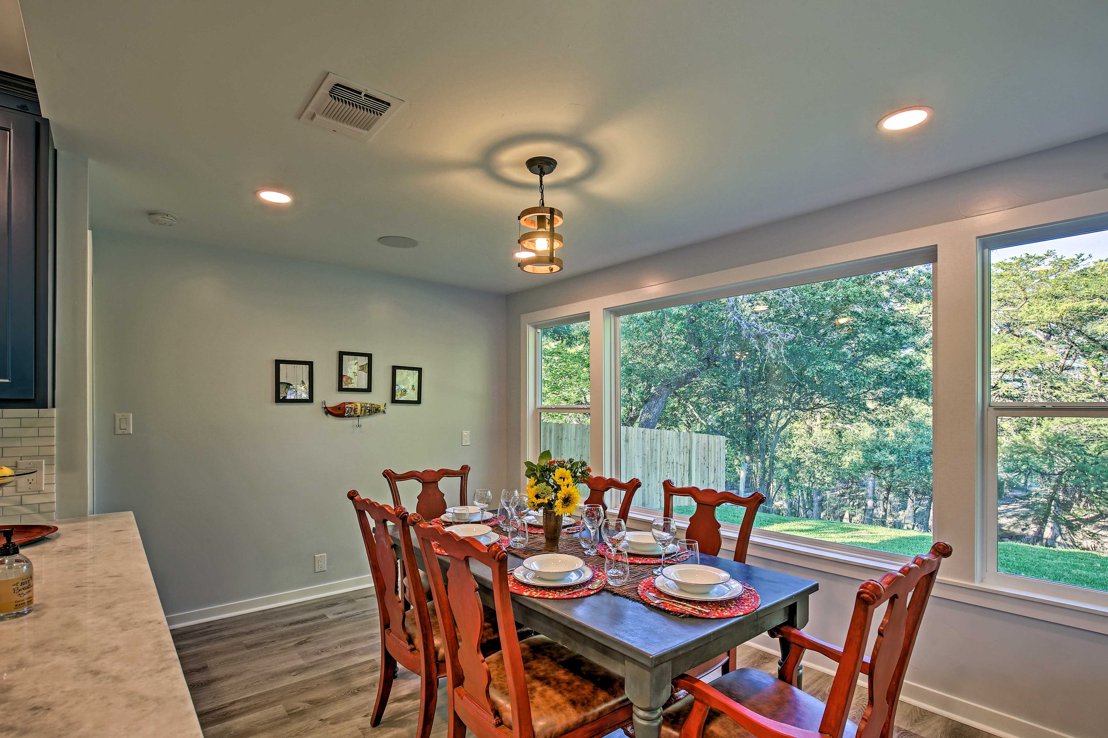 Dining Area | Dishware Provided