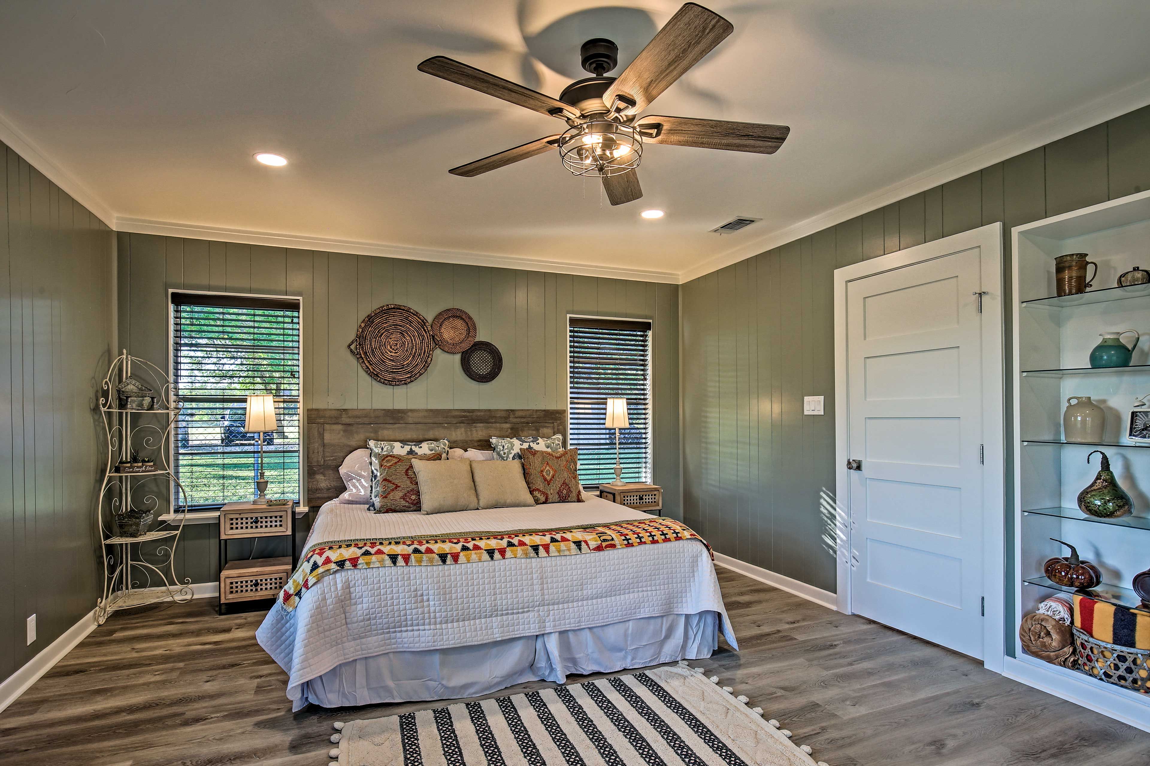 Bedroom 1 | King Bed | Linens Provided