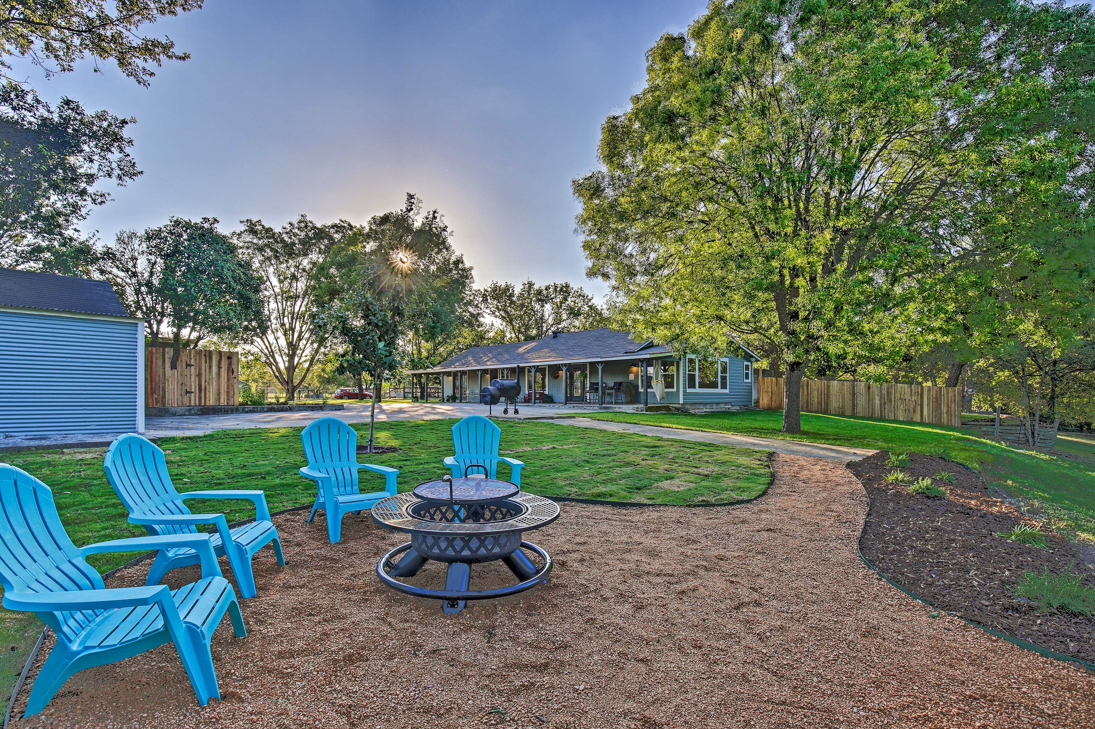 Private Backyard | Fire Pit
