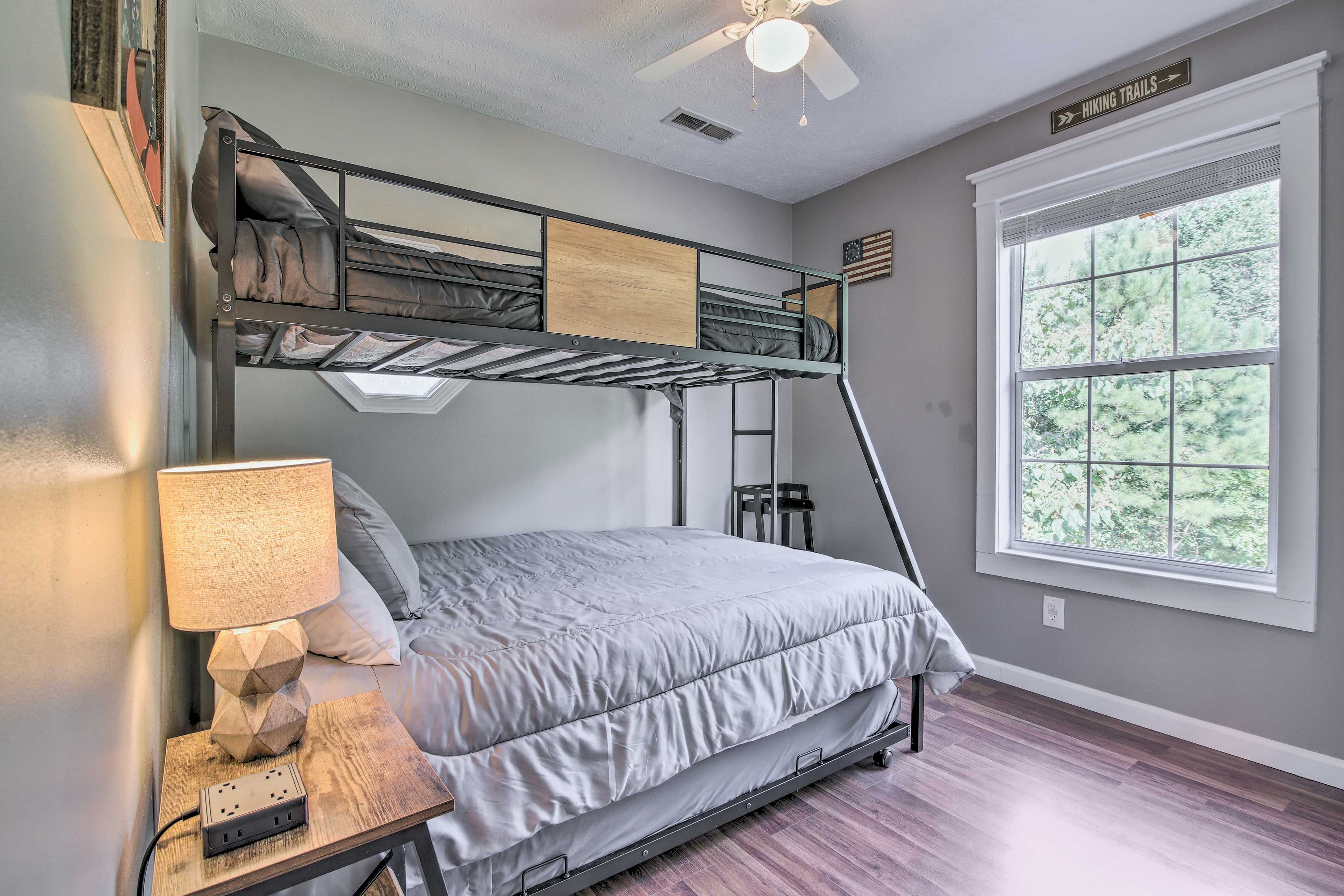 Bedroom 3 | Upper Level | Twin/Full Bunk Bed w/ Twin Trundle Bed
