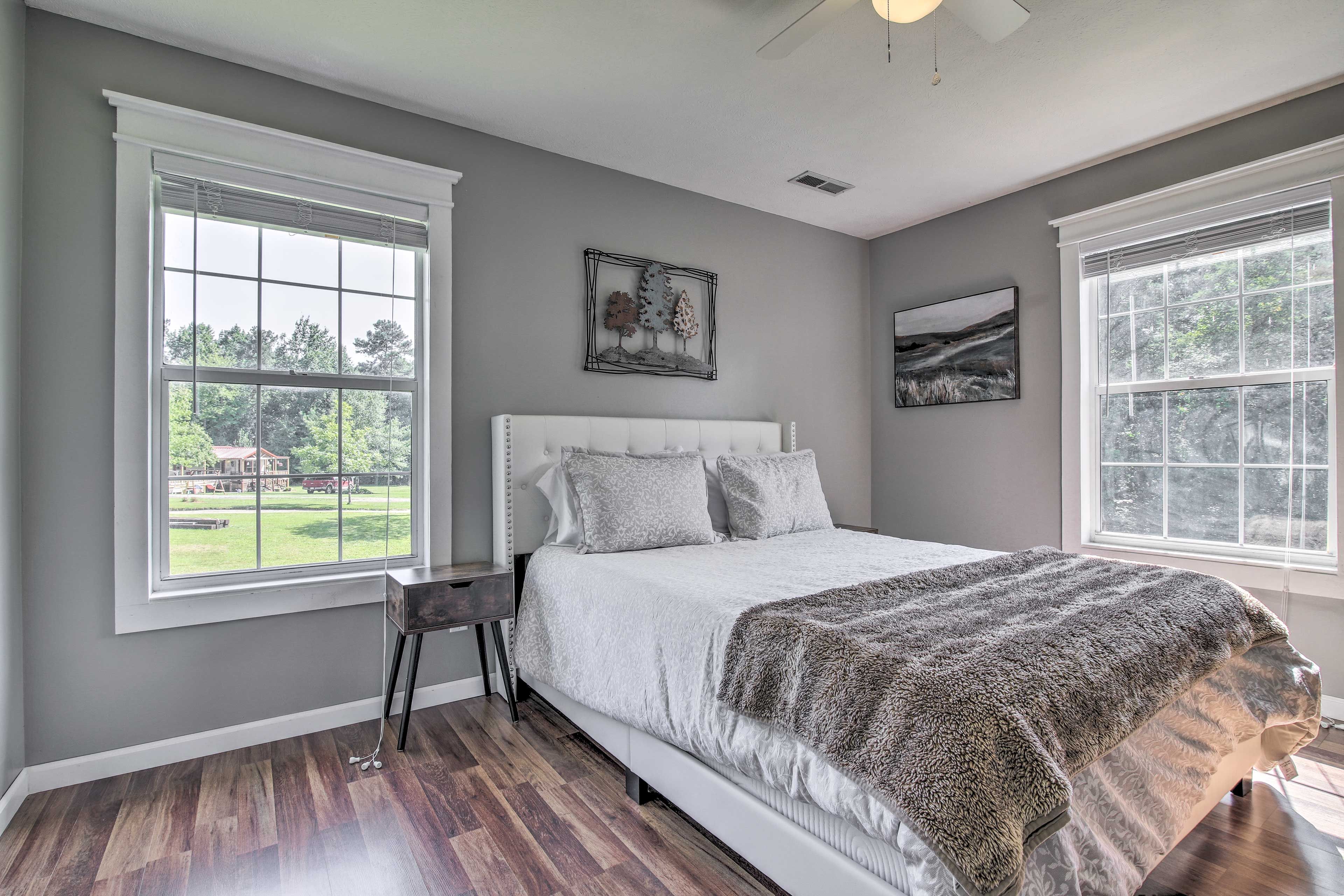 Bedroom 1 | Upper Level | Queen Bed