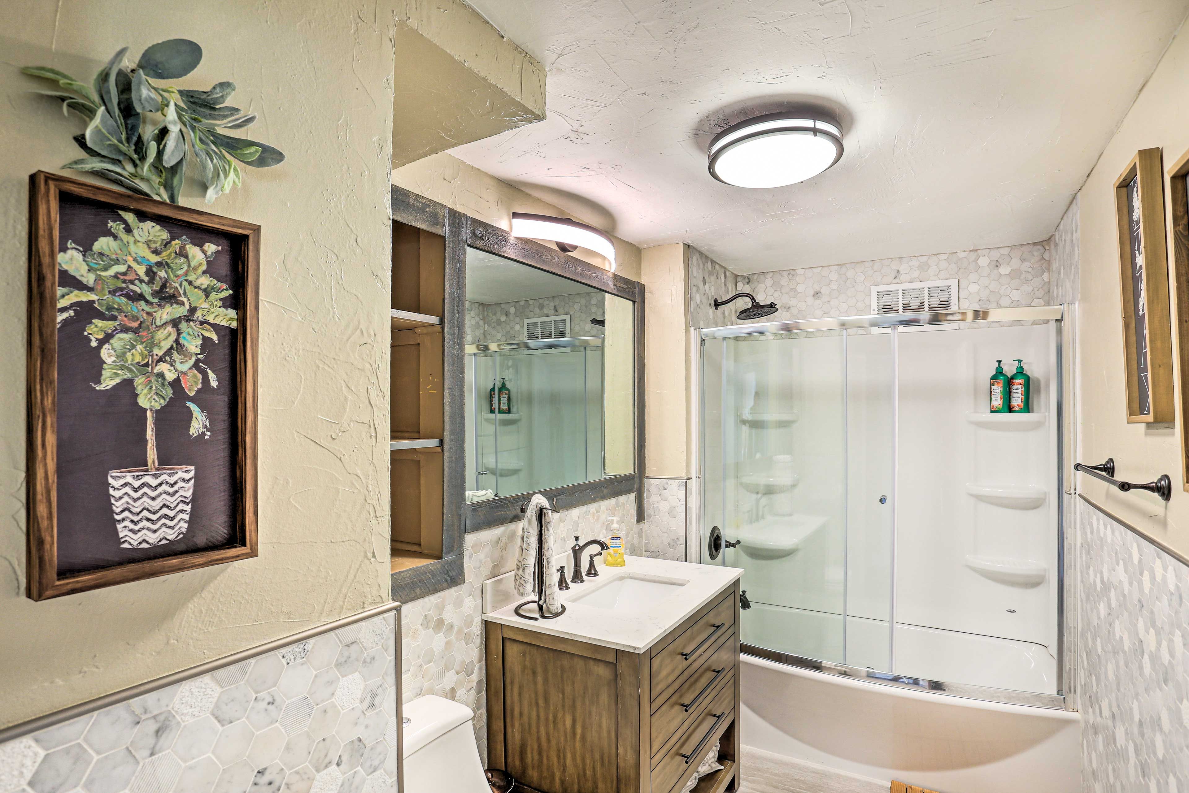 Full Bathroom | 1st Floor