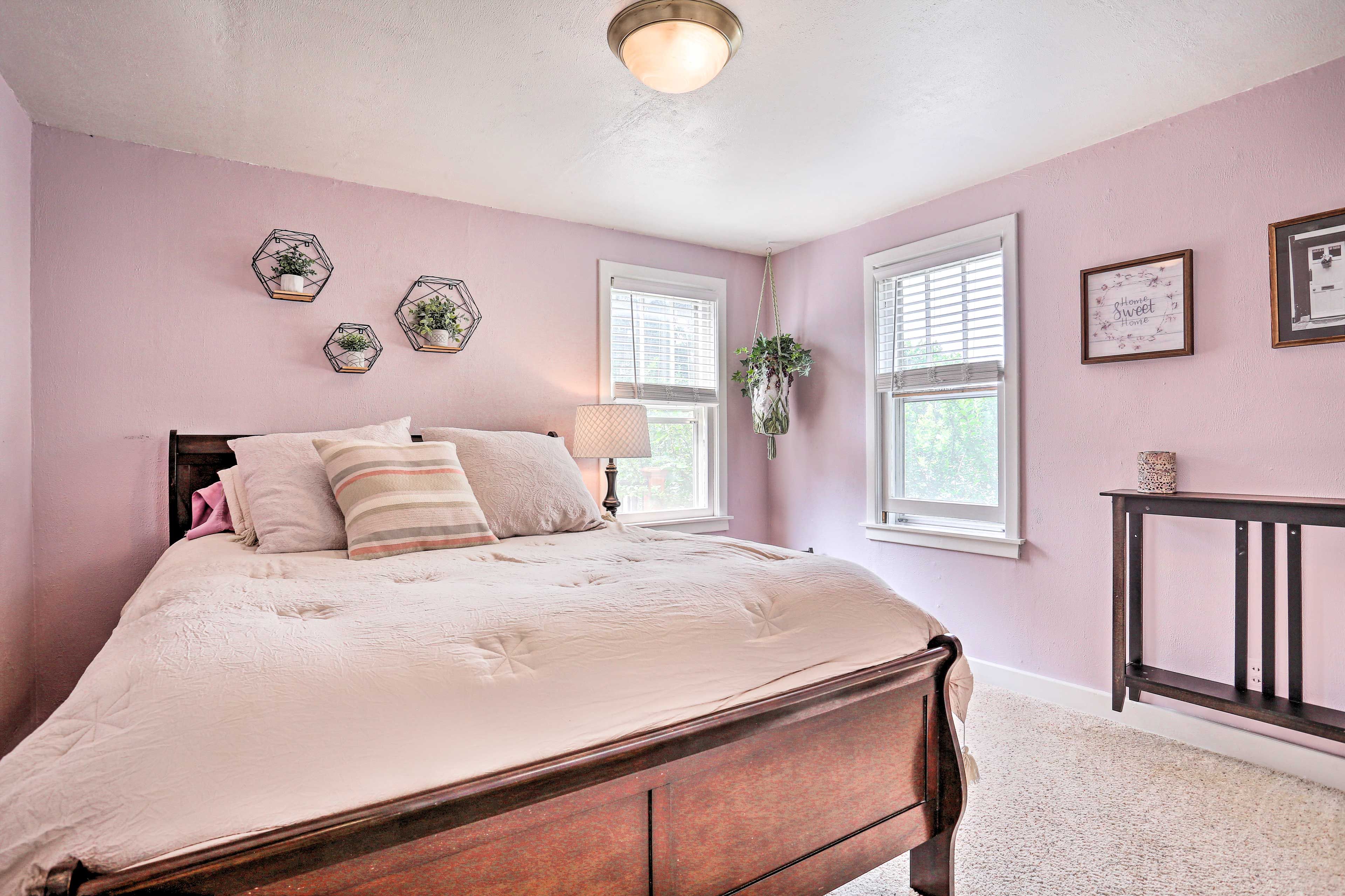 Bedroom 2 | Queen Bed | 1st Floor