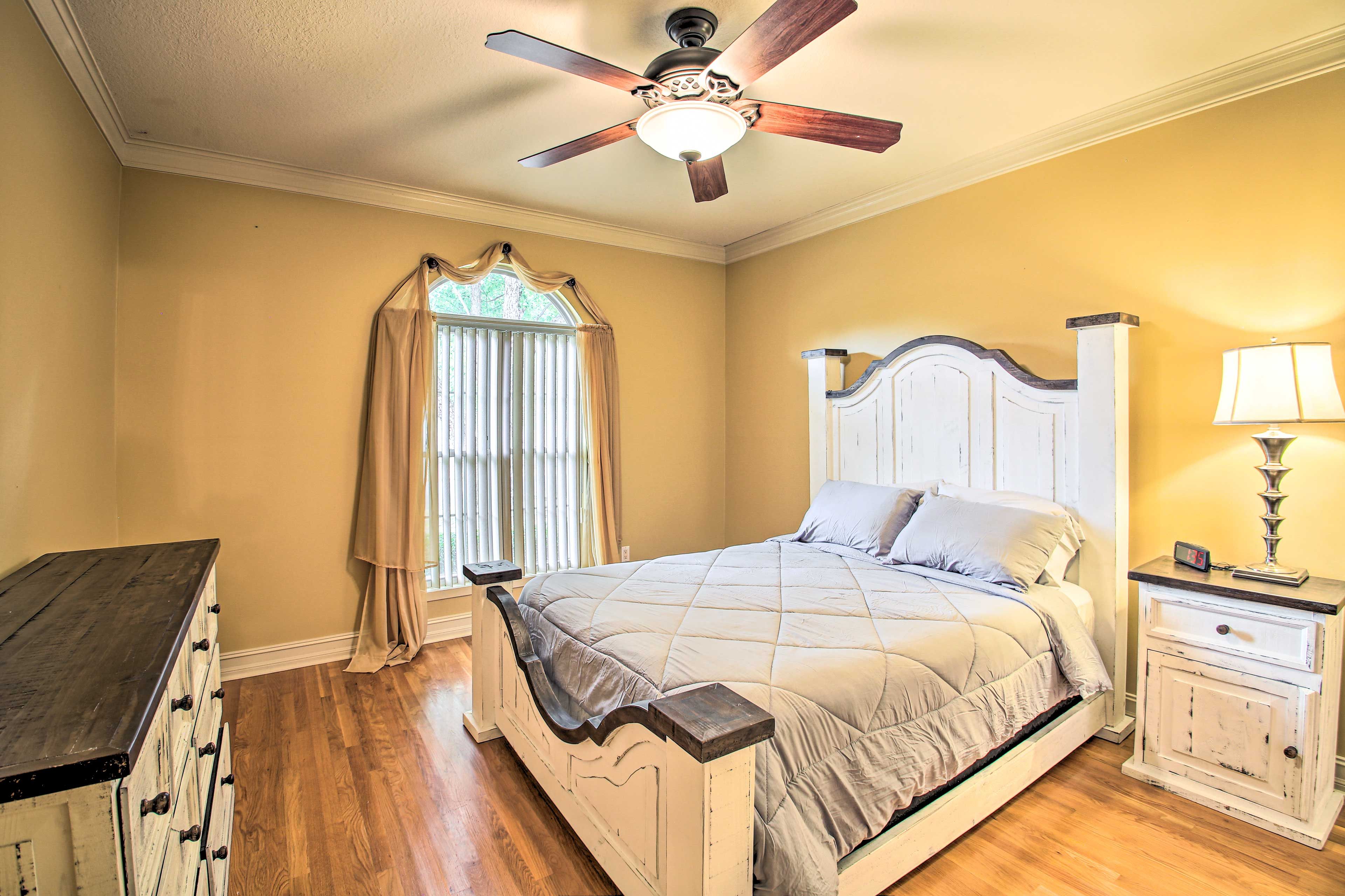 Bedroom 2 | Queen Bed