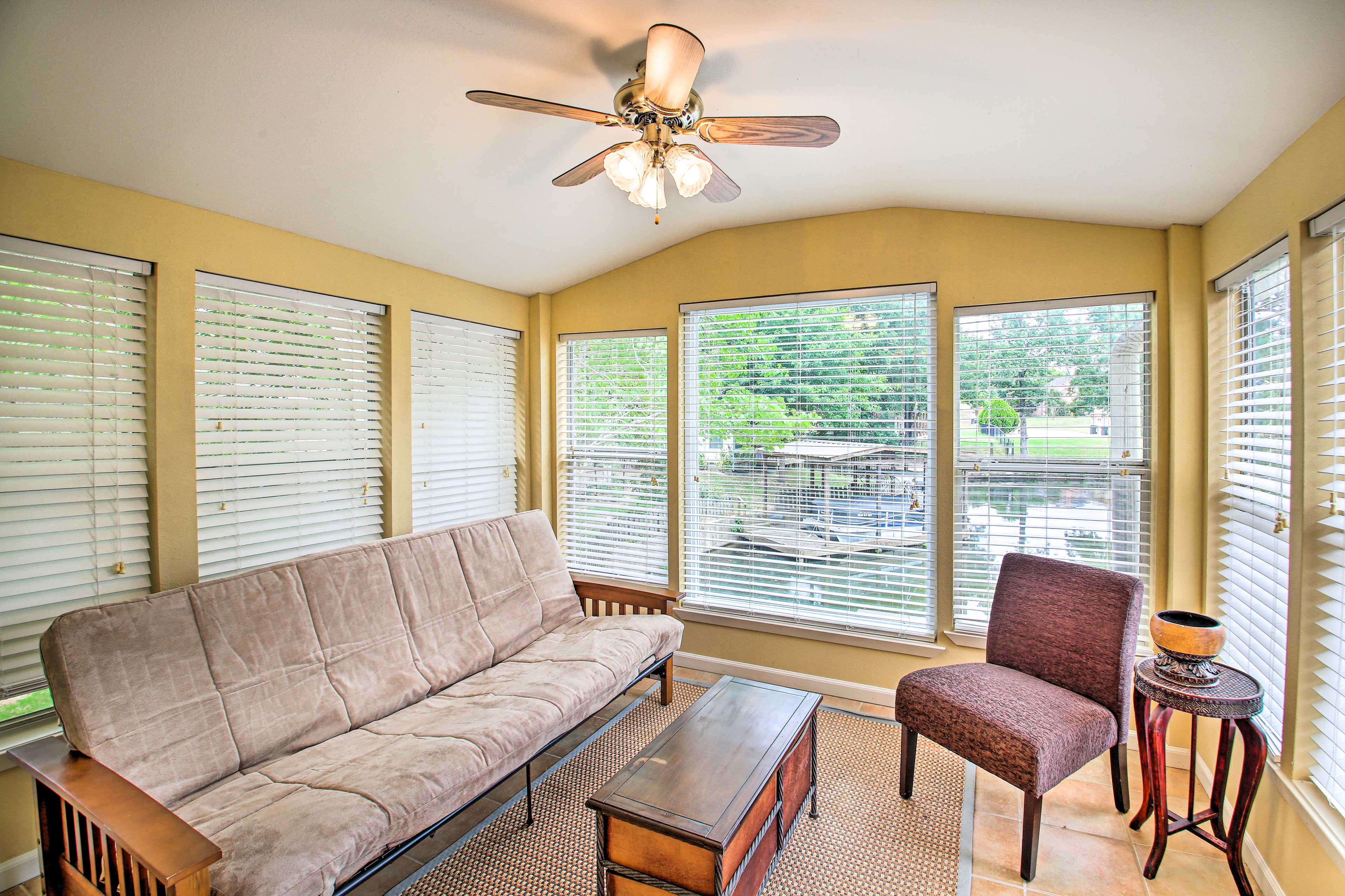 Living Room | Futon