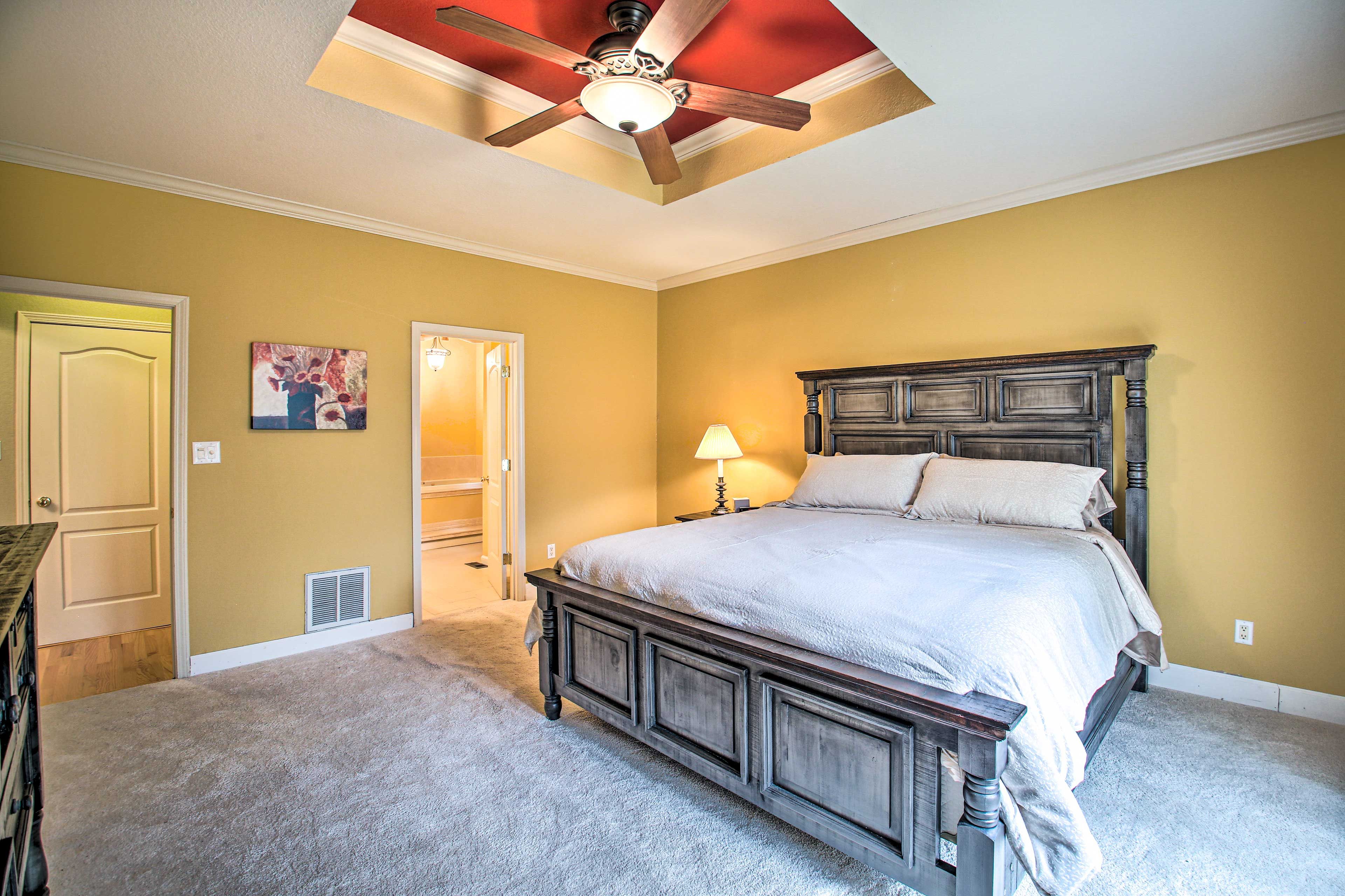 Bedroom 1 | King Bed | En-Suite Bathroom