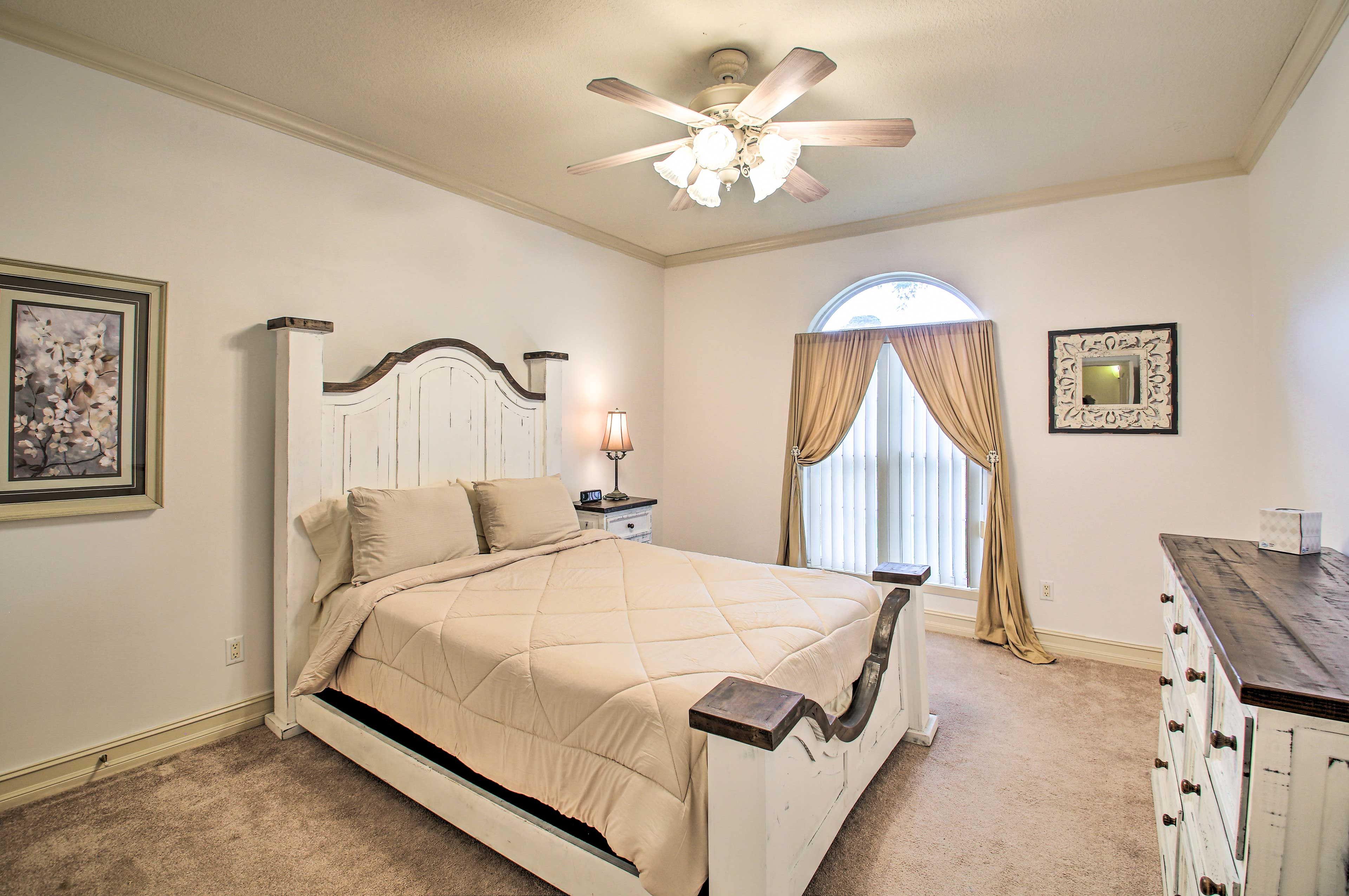 Bedroom 3 | Queen Bed