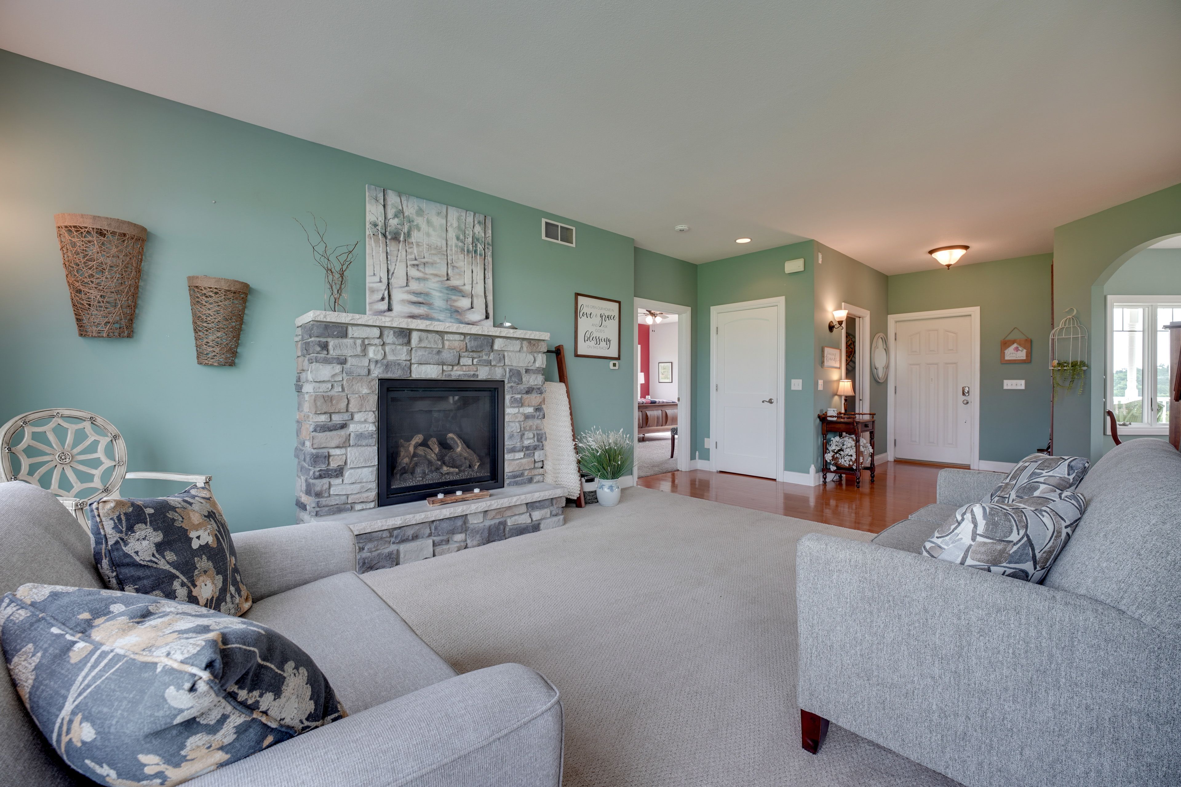 Living Room | Free WiFi | Stairs Required