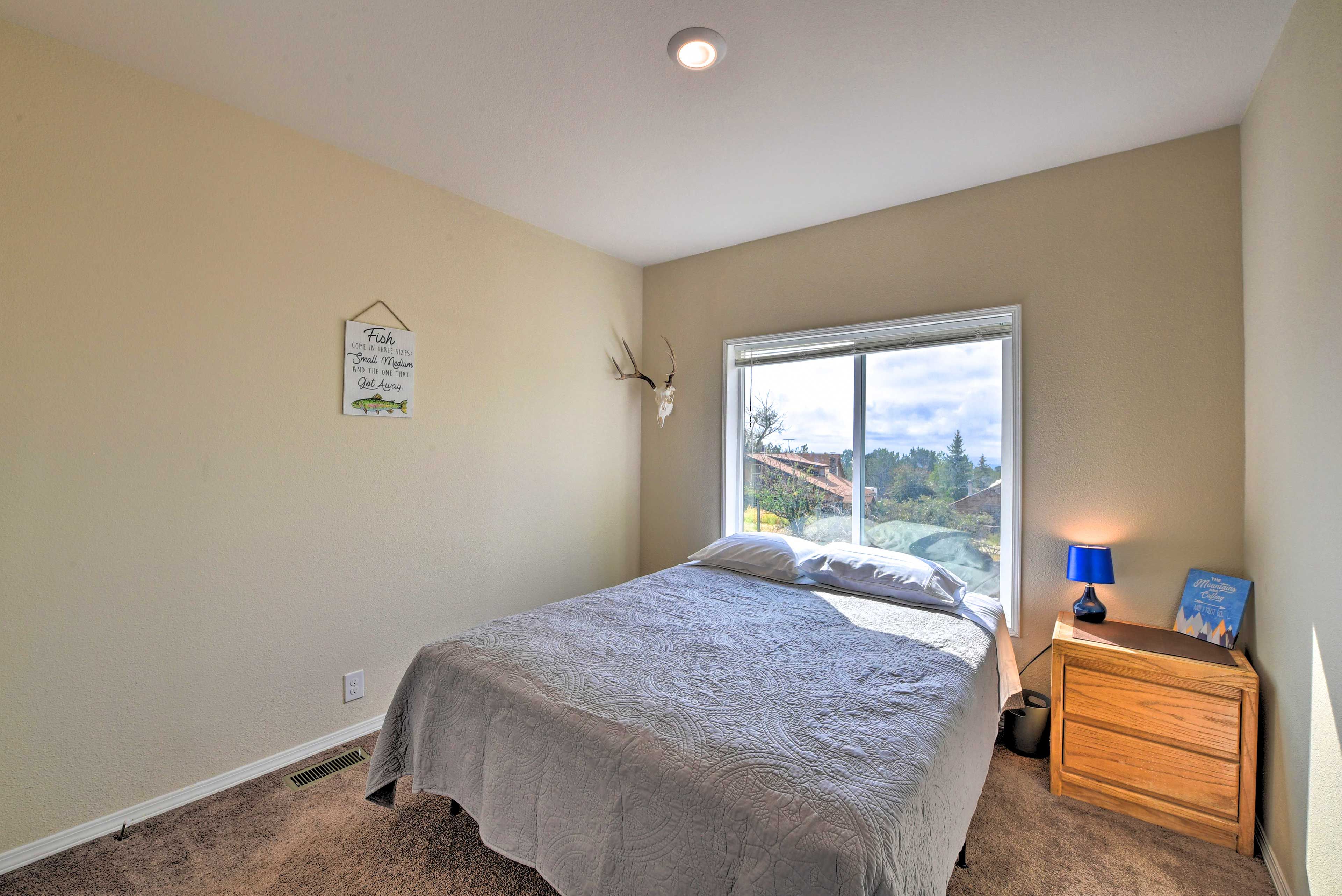 Bedroom 2 | Queen Bed