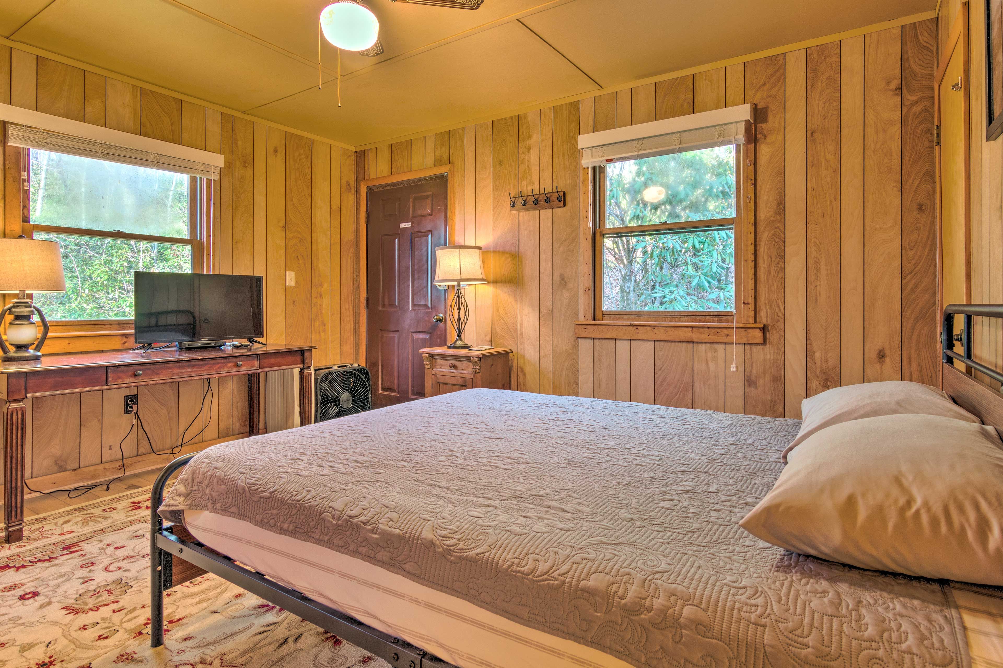 Bedroom 1 | Smart TV