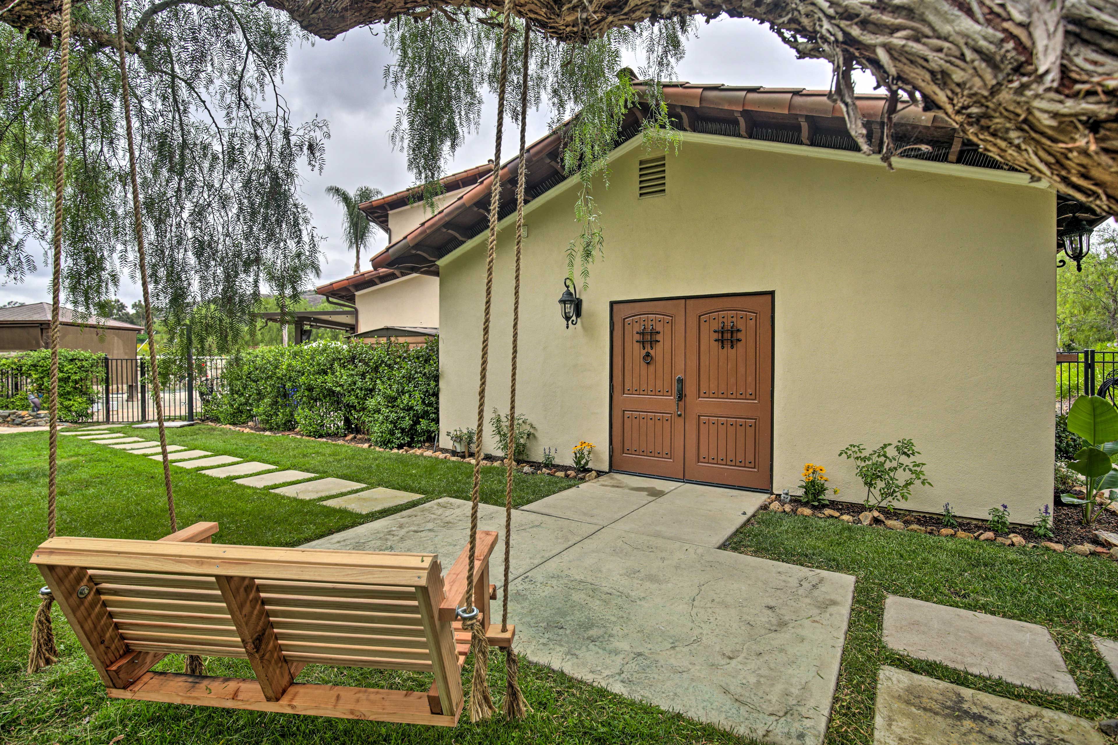 Casita Exterior | 1 Story | Homeowner Lives On-Site