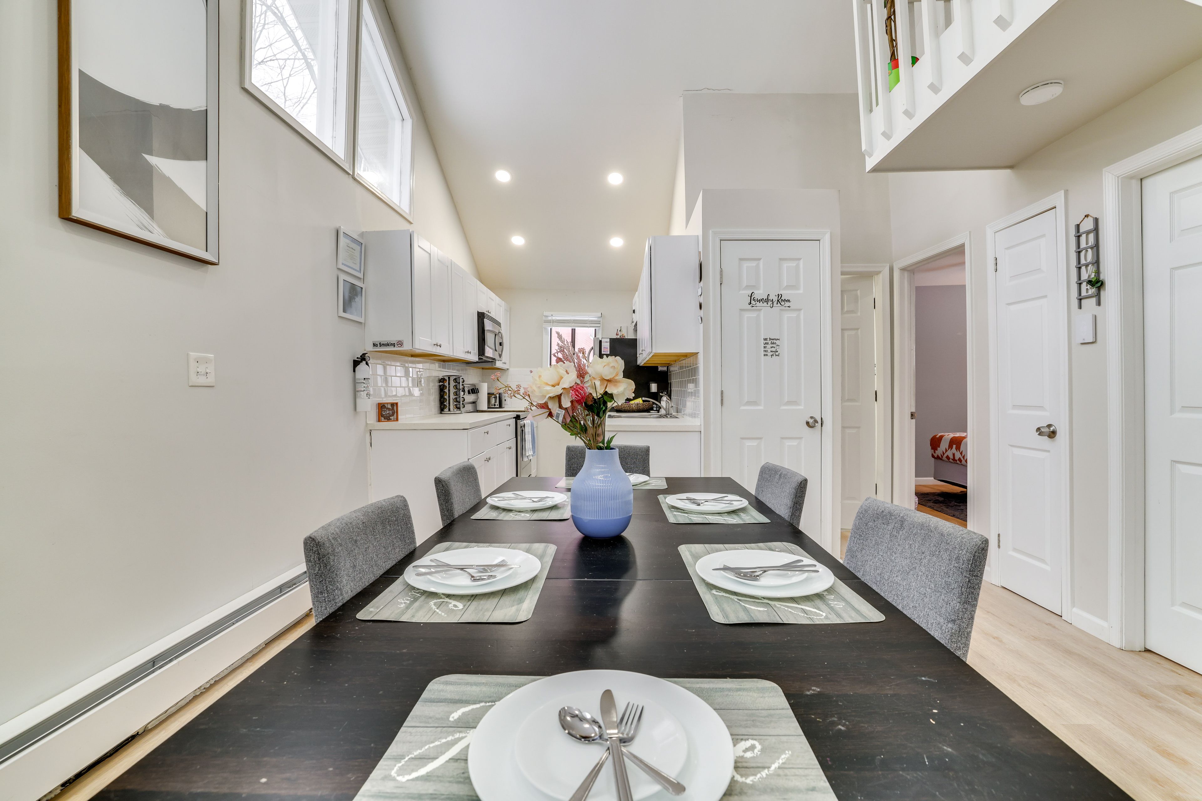 Dining Area | Dishware/Flatware Provided