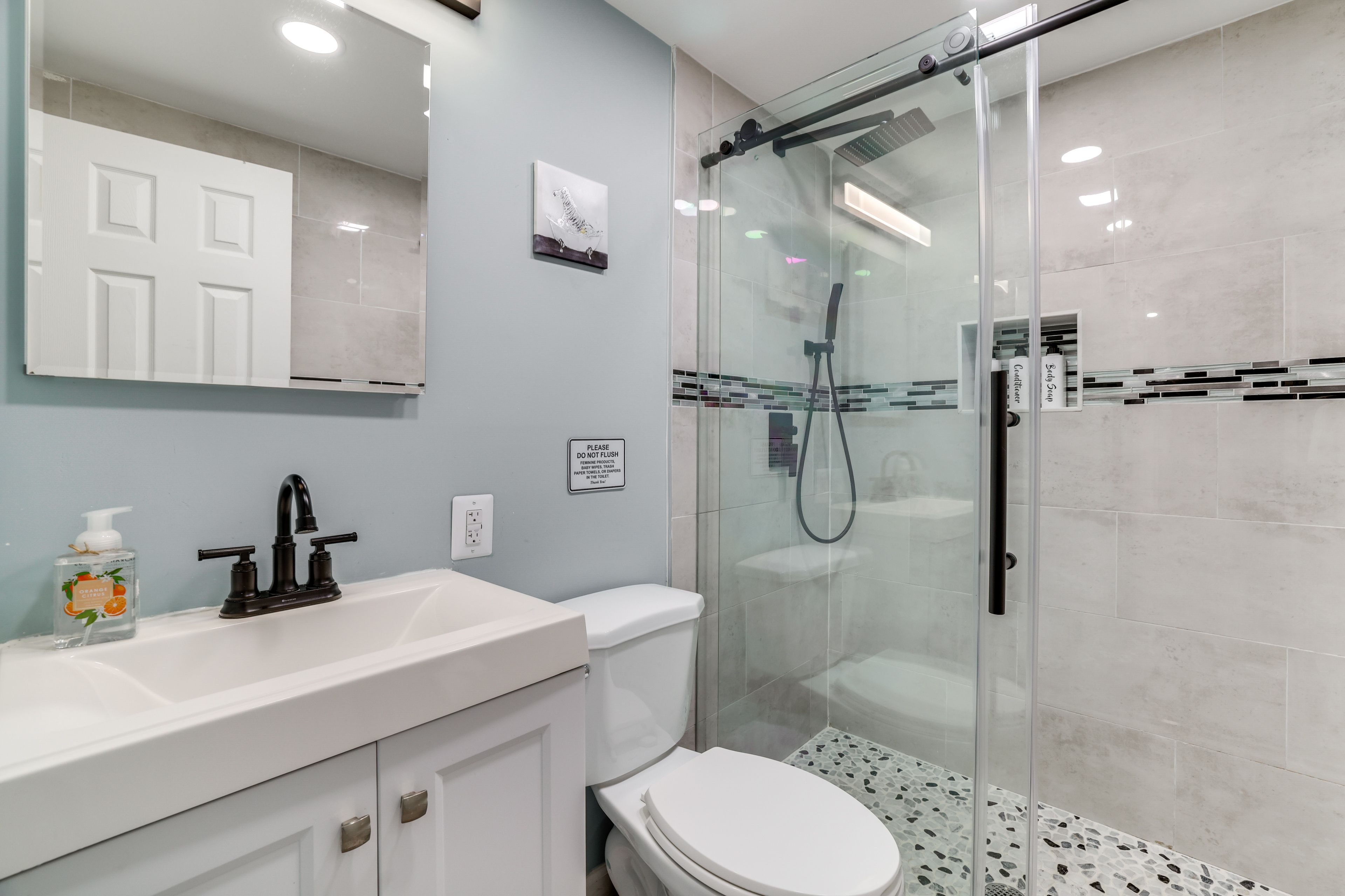 Full Bathroom | Walk-In Shower | Towels Provided