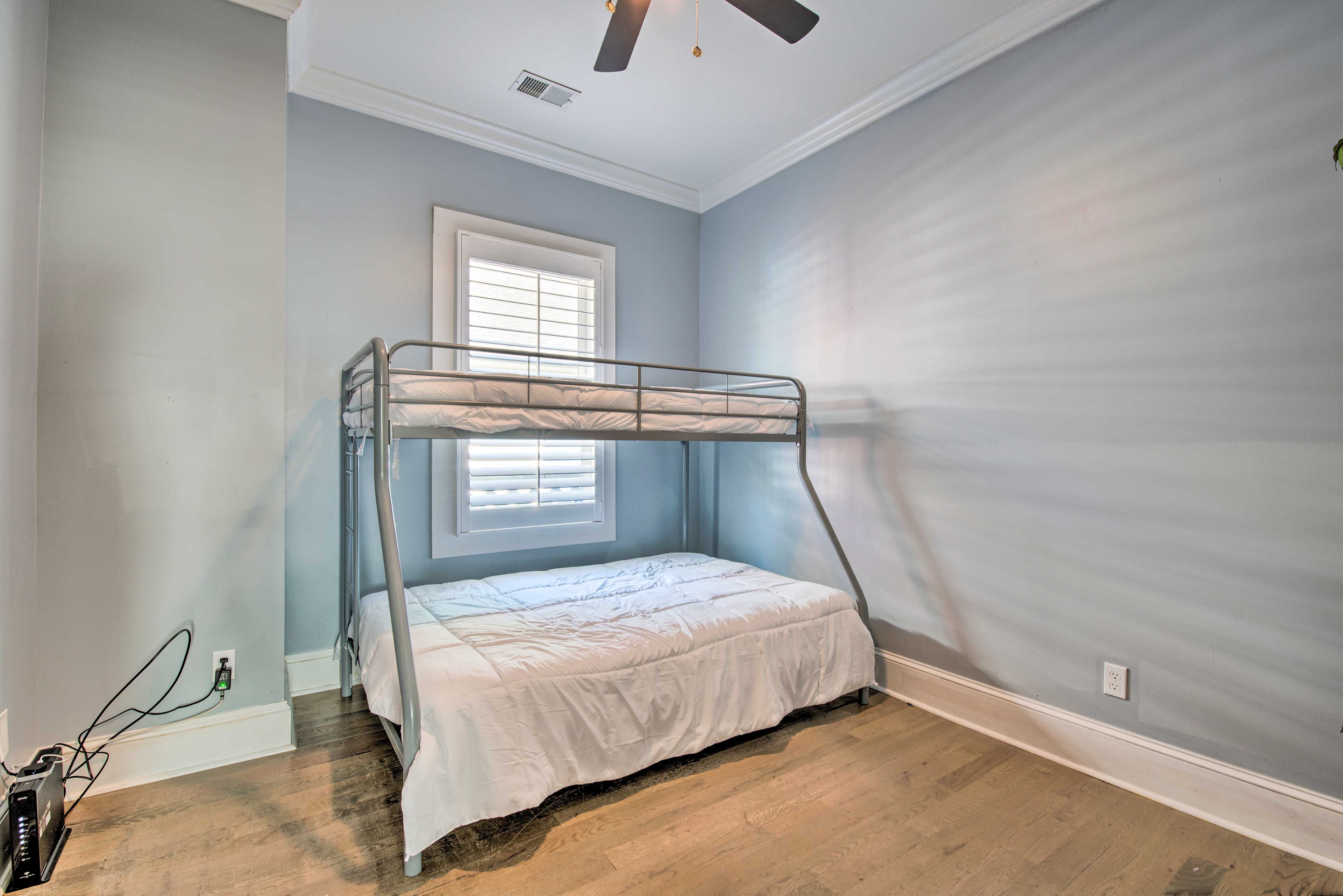 Bedroom 4 | Twin/Full Bunk Bed