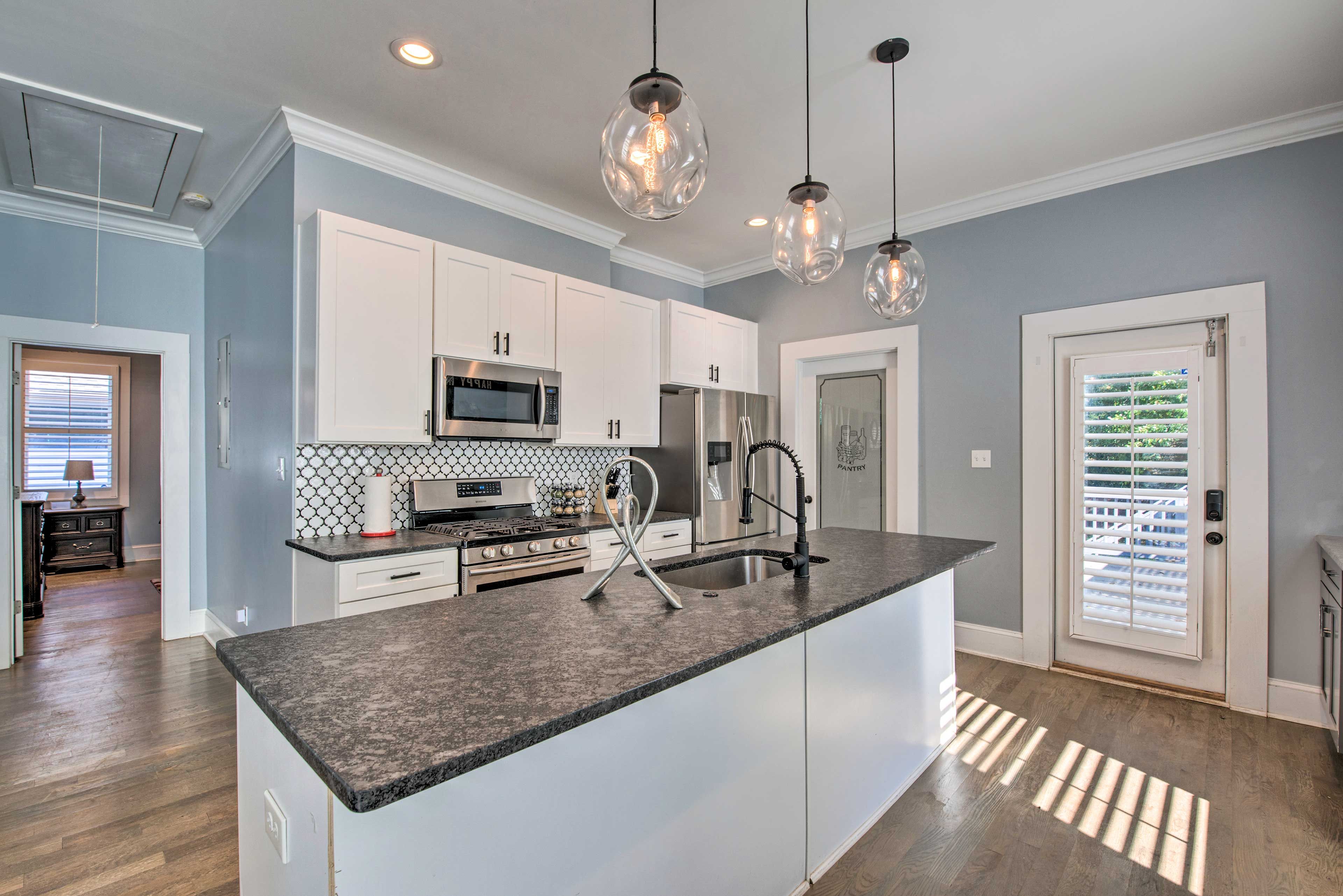 Kitchen | Fully Equipped w/ Cooking Basics